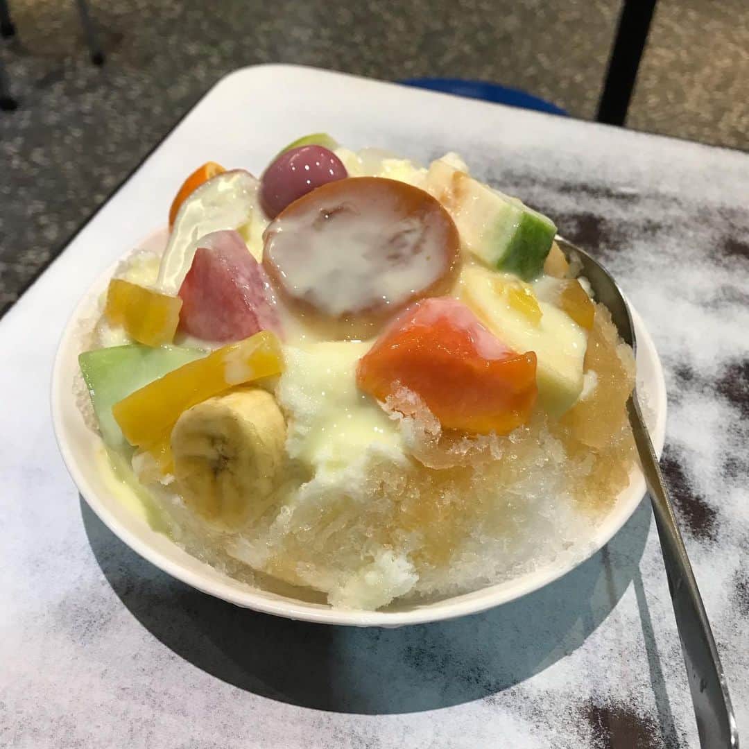 のインスタグラム：「在台灣一個月 今天離開台北、我剛剛到了台南 我覺得我是大人 所以晚餐吃甜食不吃米飯可以😂  台湾生活1ヶ月目の今日、台北を離れ台南に来ました 大人なので夕飯がわりに甘いものを食べても、誰にも叱られない」