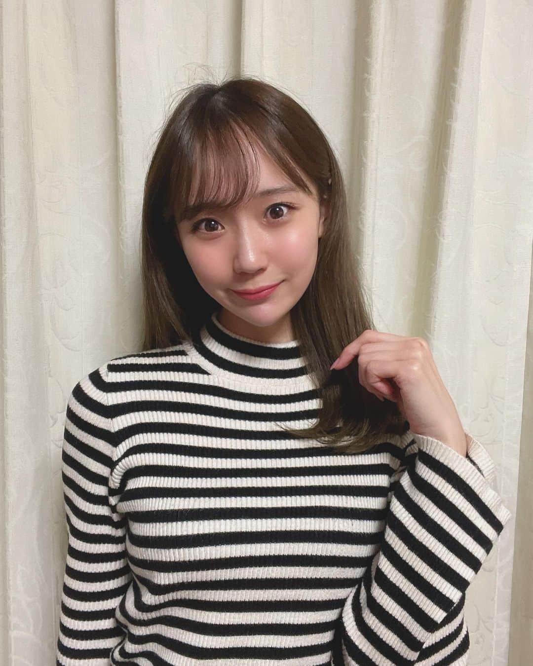 大段舞依のインスタグラム：「⁡ ⁡ ⁡ お姉さんショット📷♡ ⁡ (アホ毛ぱやぱやちゃん👩) ⁡ ⁡ #📷 #アホ毛 ⁡」
