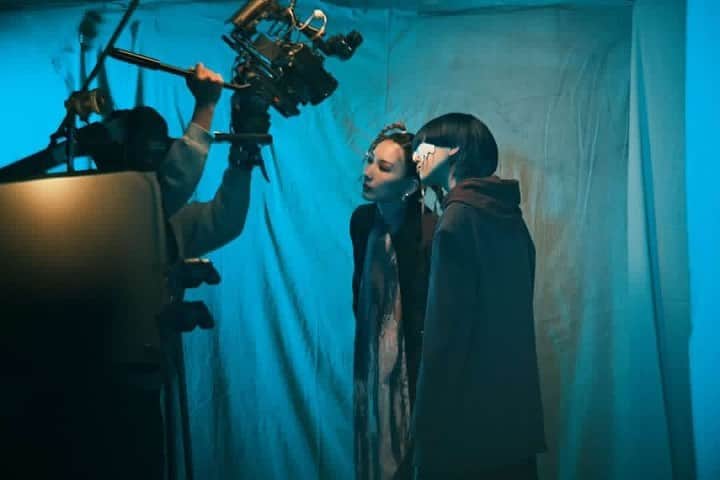 中嶋イッキュウさんのインスタグラム写真 - (中嶋イッキュウInstagram)「モンスター feat.yama / ジェニーハイのMUSIC VIDEOが公開されました！ 大変でしたが楽しかった撮影✨  生でyamaさんと一緒に歌える機会があったら嬉しいなとおもいます❤️ 素敵な出会い　謝謝🙏🏻✨  #ジェニーハイ  #モンスター #yama #band  #music」3月23日 21時19分 - ikkyu193
