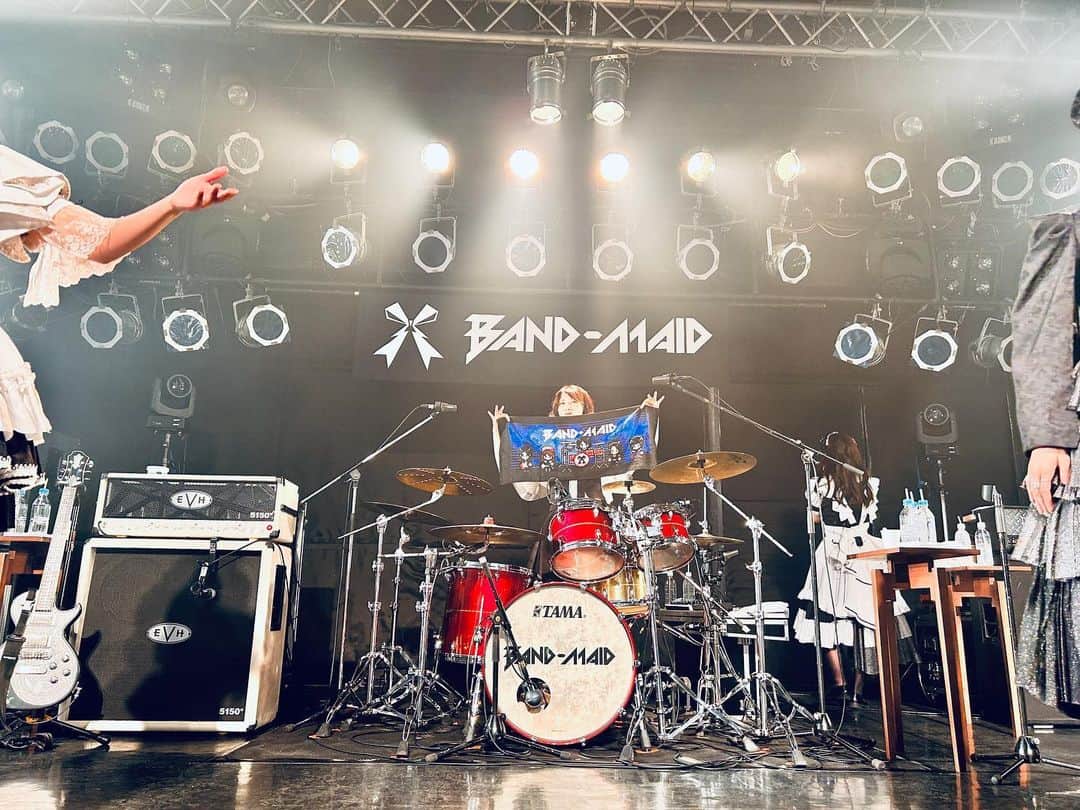 BAND-MAIDさんのインスタグラム写真 - (BAND-MAIDInstagram)「[BAND-MAID 10TH ANNIV. TOUR] day1  KUMAMOTO Thank you all for coming today! Please tweet your feedback with #bandmaid The next show is on March 25 in Kagoshima! #bandmaid #熊本」3月23日 21時21分 - bandmaid.jp
