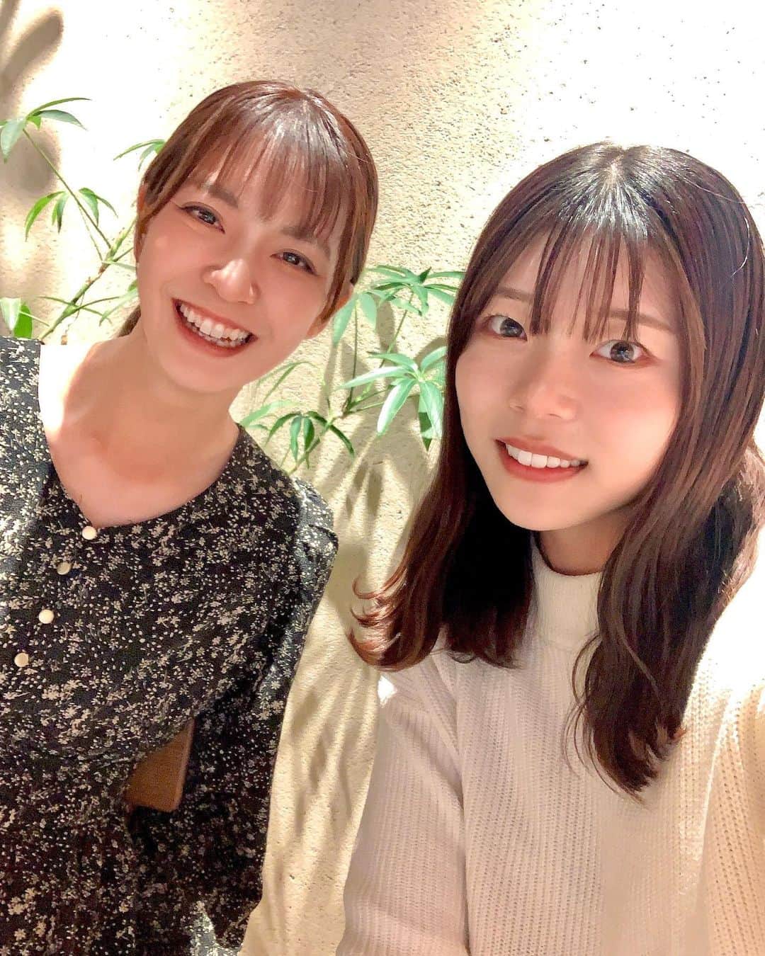 上杉あずさのインスタグラム：「. . 可愛い可愛い年下のおともだち🫶 こんちゃんと念願の🦊𓌉𓇋 ‎🤍 ̖́-  若いのに仕事にプロフェッショナル📷これからも共に頑張ろう〜〜🙌一緒に仕事出来るの楽しみ♥️  #水炊きランチ #カフェ巡り #エンドレストーク #⚾️ #♥ #🫰」