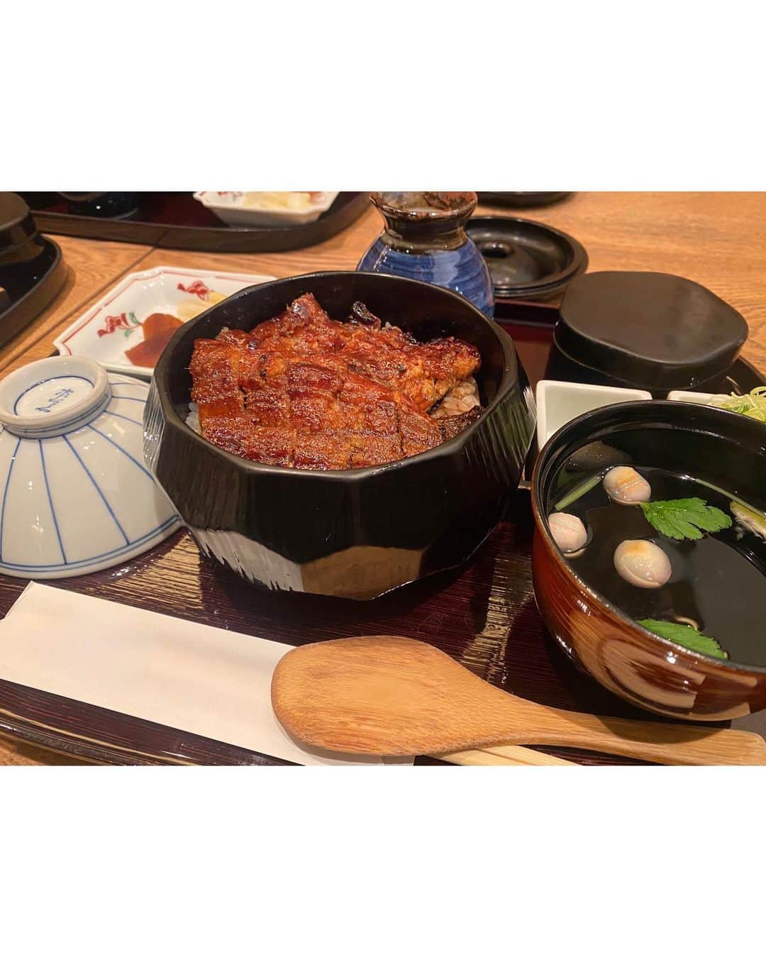 泉綾乃さんのインスタグラム写真 - (泉綾乃Instagram)「載せるタイミング見失ってた…笑笑  遊び尽くした1日🥰  たくさん食べてたくさん歩いて、、、  名古屋、素敵な場所でした✨  またお仕事でも、プライベートでも来れますように😊  #名古屋 #名古屋観光 #久屋大通パーク #名古屋テレビ塔 #大須 #大須商店街 #矢場とん #ひつまぶし #名古屋グルメ」3月23日 21時47分 - _anon_1122