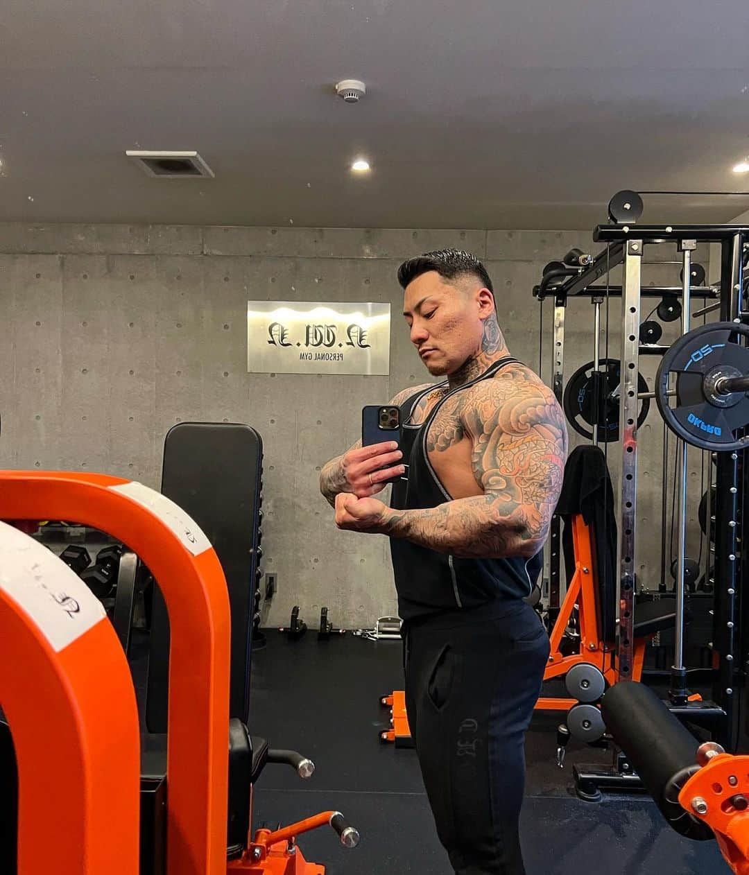 のインスタグラム：「#physique#tattoo#japanesetattoo#gym  10月に大阪のコンテストに出ます。 成長した身体と心で新しいフィジーク魅せます。アマチュアですが国内唯一無二の身体とキャラなのでそこらへんも楽しんでもらえる努力を積み重ねていきます。 もう春や。ダイエットしよう。」