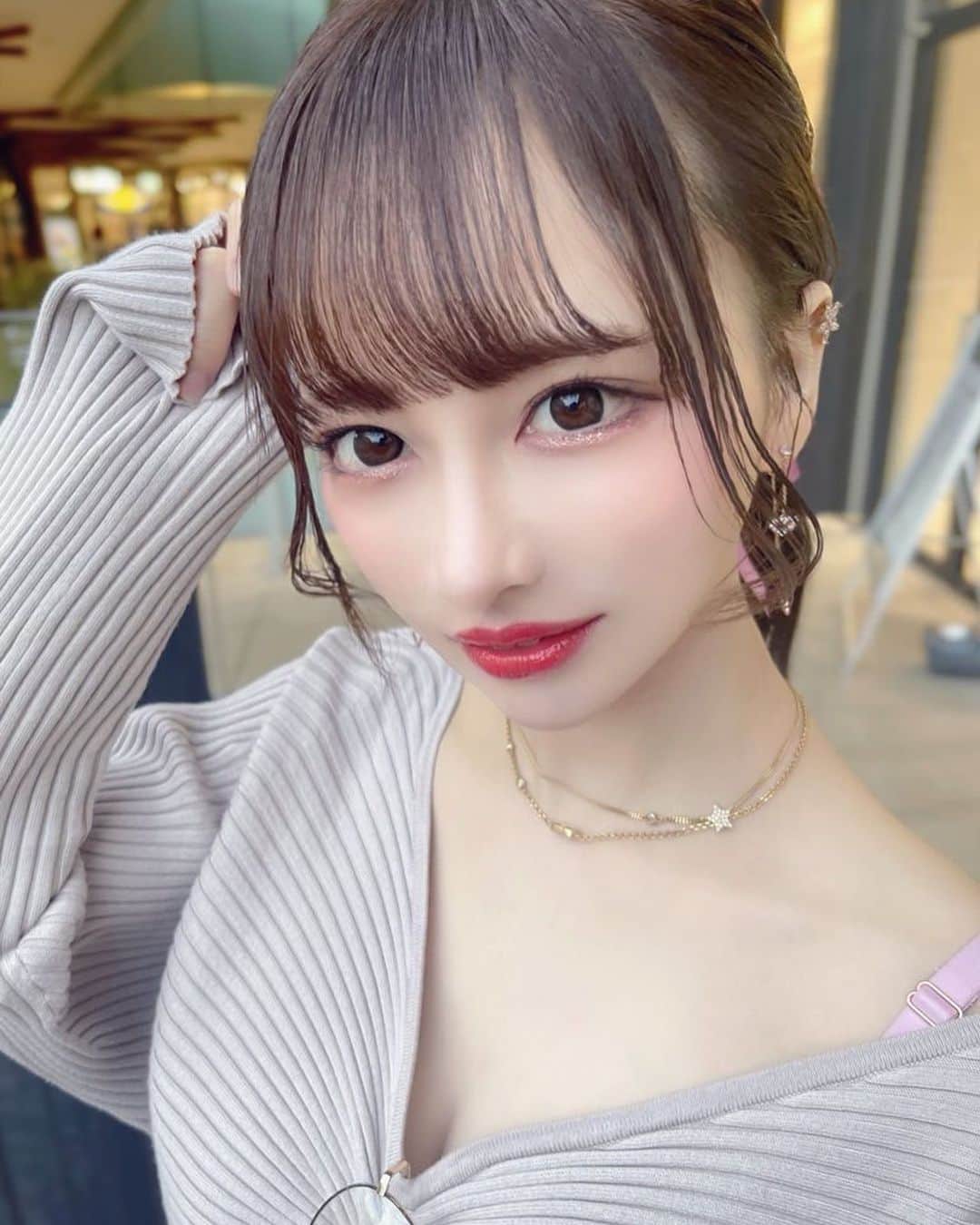 かなちゃのインスタグラム：「ポニテ₍ᐢ.ˬ.ᐢ₎💗   #snidelワンピース  #snidel  #snidelbeauty  #春コーデ  #春服コーデ  #アイドル  #アイドル衣装  #地下アイドル  #花見コーデ  #お花見コーデ」
