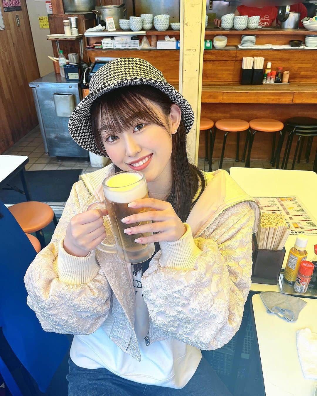 高橋真由のインスタグラム：「・ 好きなお酒はビールです！」