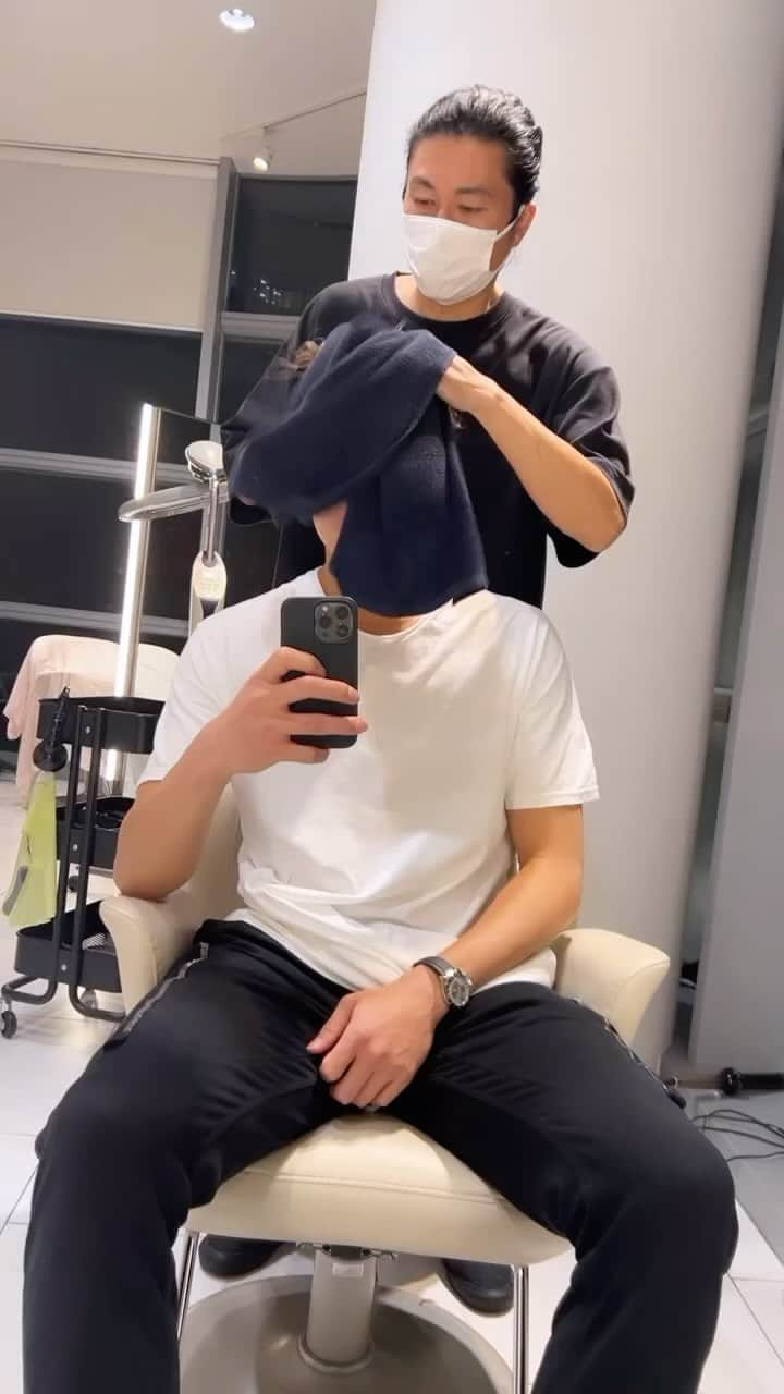 落合知也のインスタグラム：「11年ぶり！気合いのイメチェン  My hair producer @pohalski あざした🔥🙏」