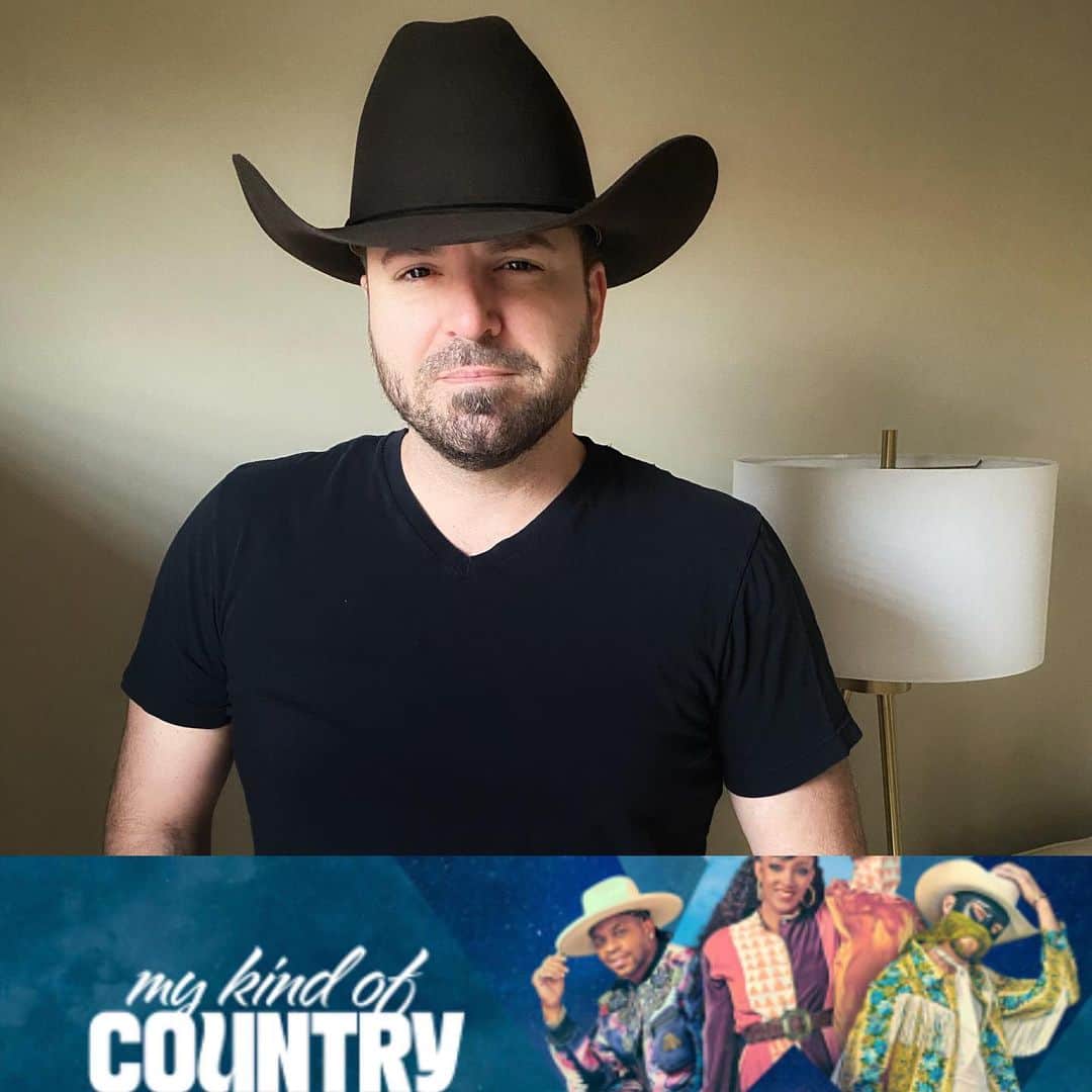 レイチェル・レフィブレのインスタグラム：「Hey @AppleTVPlus, thanks for the @stetsonusa hat! We’re really excited about your new show; I’ll be watching with #MyKindOfCountry 😉 @chriscrary  ———————————— “My Kind of Country” premieres Friday, March 24 on Apple TV+」