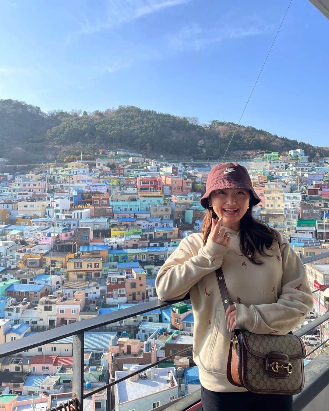 西口真央のインスタグラム：「初釜山🇰🇷🫰 4年ぶり？の韓国はずっっっと行ってみたかった釜山！ 雨予報がほとんど雨に打たれず、ラッキーイムニダ〜💛 네！감사합니다〜❤️  #釜山 #釜山旅行 #Busan」