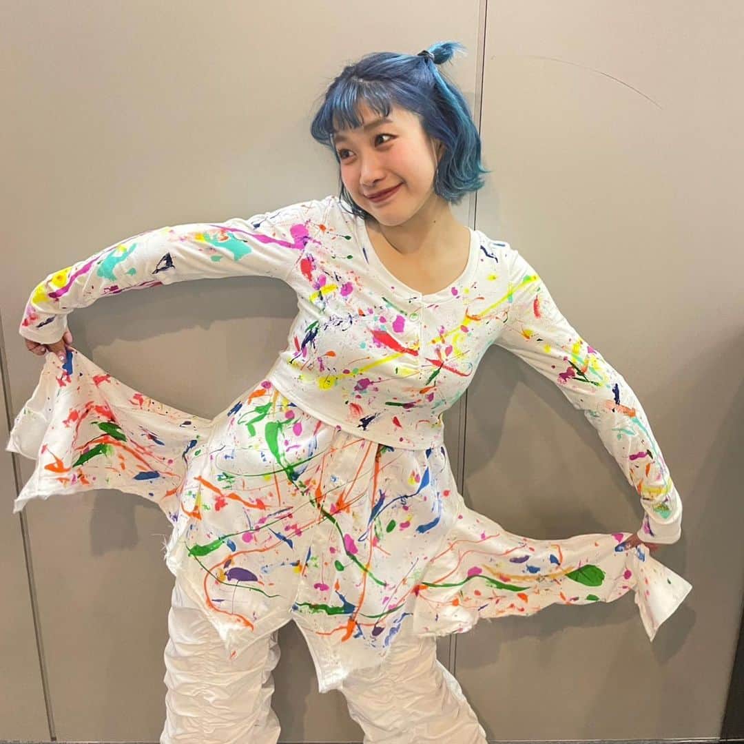 HANAのインスタグラム：「❤️🧡💛💚💙💜🖤🤍🤎」
