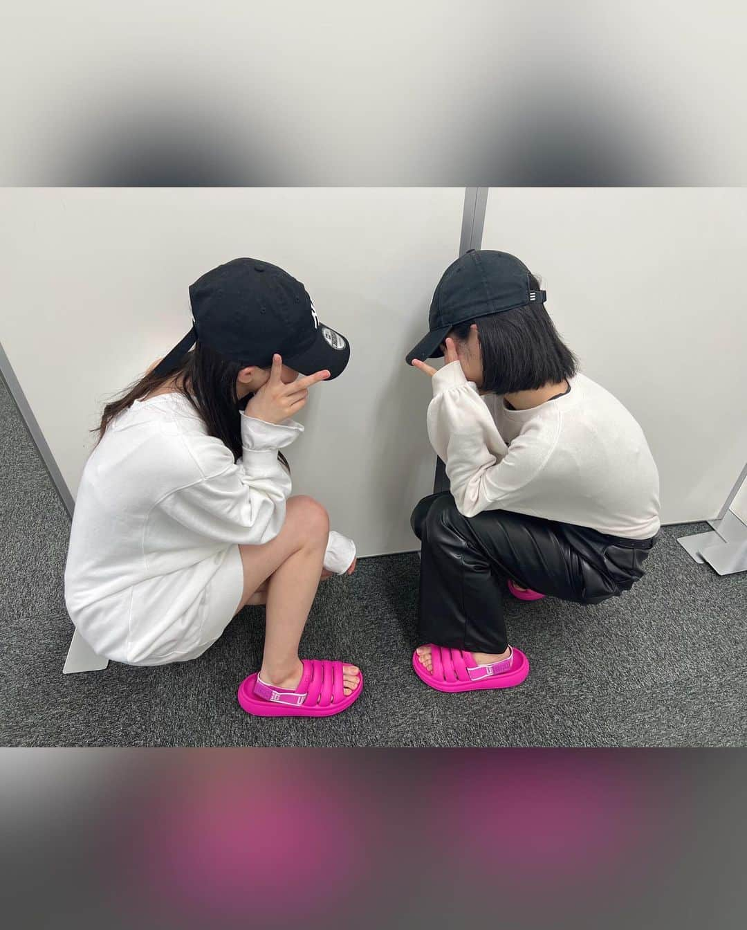 芹澤もあさんのインスタグラム写真 - (芹澤もあInstagram)「今日Faniconさんから、 サンダルをプレゼントして頂きました🎁‎🤍 ⁡ 迷いに迷ってりなちゃんと同じ色にしました、、♡ 夏とかたくさん履きたいな〜！ ⁡ #Fanicon #ugg #サンダル #ビビットピンク  #高校生#sjk#jk2#06#ukka#芹澤もあ」3月23日 22時52分 - moa_serizawa