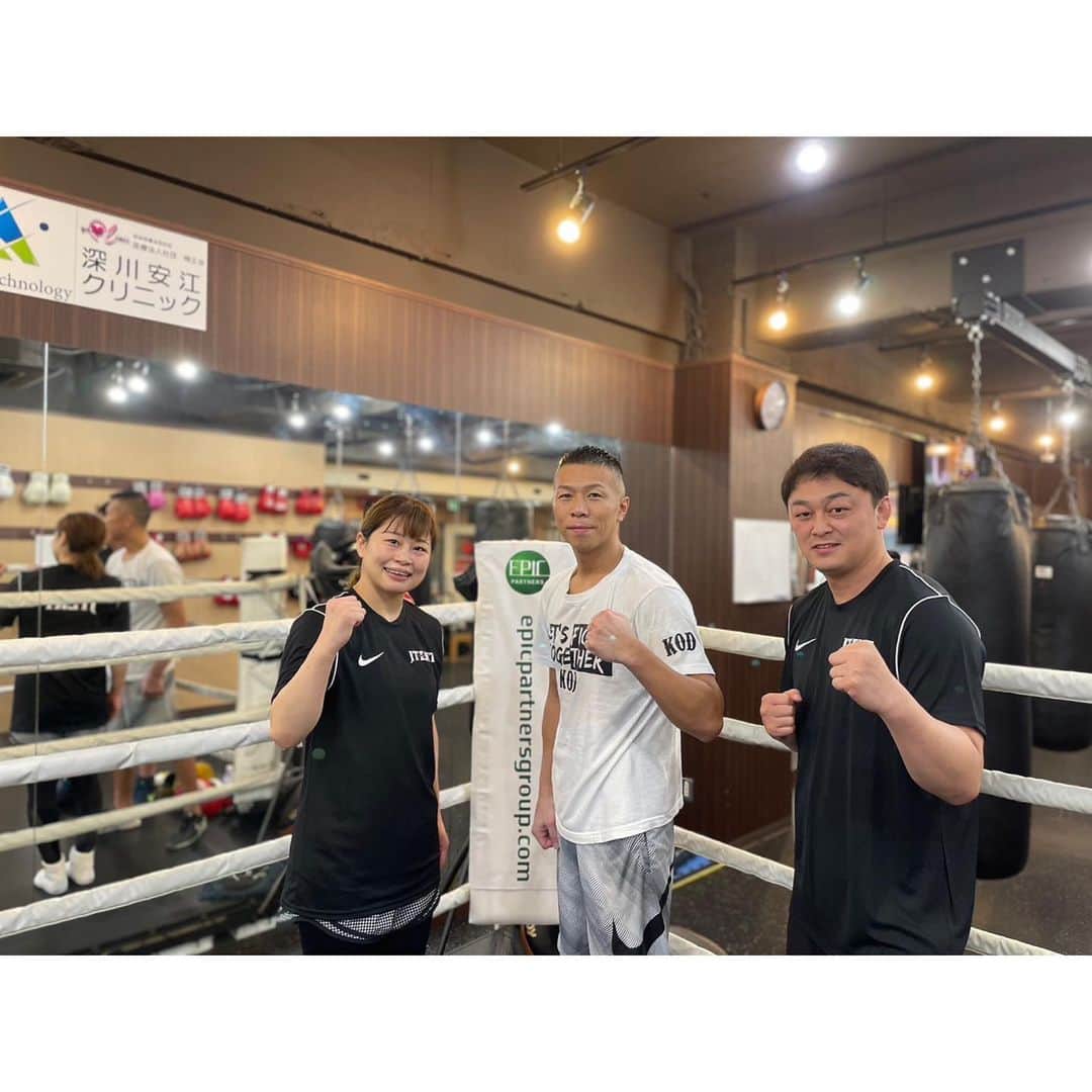 向田真優のインスタグラム：「⁡ 本日はボクシング世界王者の 内山チャンピオン、田口チャンピオンに ボクシングを教えて頂きました🥊✨ この経験を活かしてまた強くなれるように頑張ります😌🔥 本当にありがとうございました✨ ⁡ #boxing #training #jtekt」