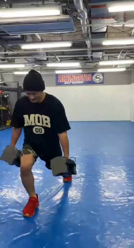 リオン武のインスタグラム：「痩せたい人!! コレやっておきましょう 数ヶ月後には痩せてます  「あ〜でも〜 足が太くなっちゃうんで〜💕」 とか言ってる人は、すっこんでいましょう✌✨  #mobstyles #修斗 #総合格闘技 #リオン武 #鶴見 #川崎 #mma」