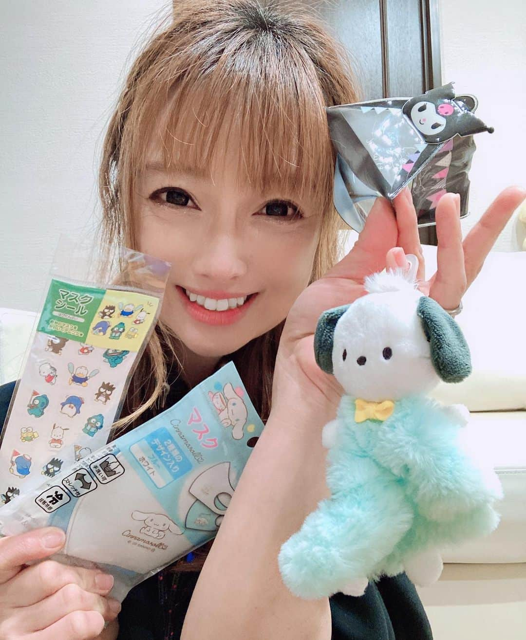 瀬名あゆむさんのインスタグラム写真 - (瀬名あゆむInstagram)「かわいいサンリオグッズ当たりましたーっっ♡  @ikeiketvblog 様より素敵なプレゼントを頂きましたのでご紹介いたします🎁✨ ポチャッコシュシュ、クロミチャンテント（お気に入りのぬいぐるみはもちろんアクセサリーや大切な物を入れてもかわいい♡）、シナモンマスク、マスク用シール🎵 どれもかわいくてワクワクしちゃう♡♡♡ @ikeiketvblog さんありがとうございます✨  皆様の好きなサンリオ教えて♡  #サンリオ #sanrio #シナモロール　#クロミ #キティ #マイメロ #ハンギョドン #はぴだんぶい #ポチャッコ　#ポムポムプリン #けろっぴ #ばつ丸#サンリオ情報」3月23日 23時24分 - sena_ayumu