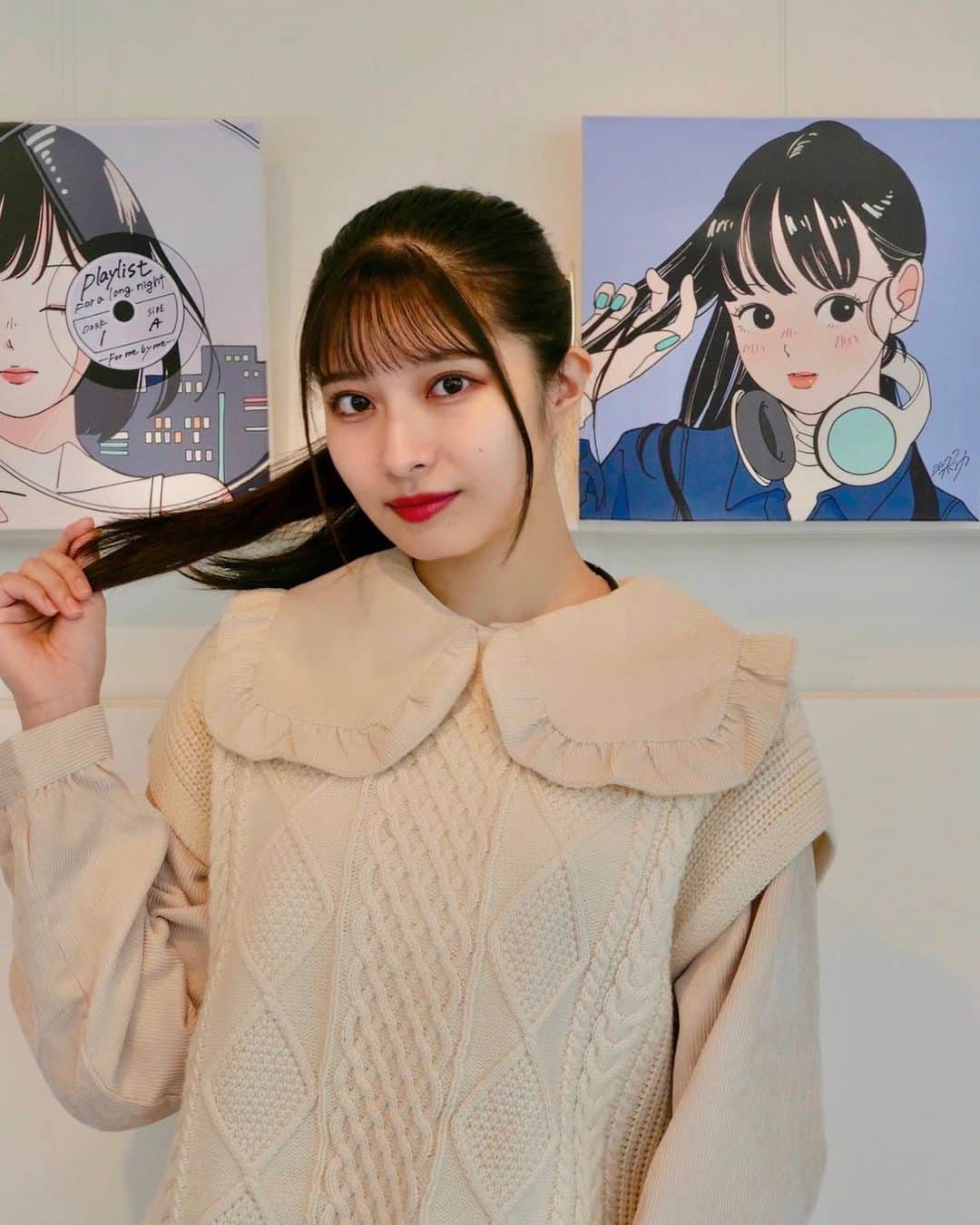 行天優莉奈のインスタグラム：「事務所のギャラリーに飾られていたホノカさんのイラストと同じポーズで 📷  #akb48 #yurinagyoten #drella #daikanyama #idol #love #instagood #instalove #fashion #beautiful #happy #art #ootd #japanesegirl #model #gravure #jepang #platinumflash #일상 #寫真 #日本 #日本女孩 #東京 #东京 #日系穿搭 #行天優莉奈 #ヨシフクホノカ #代官山」