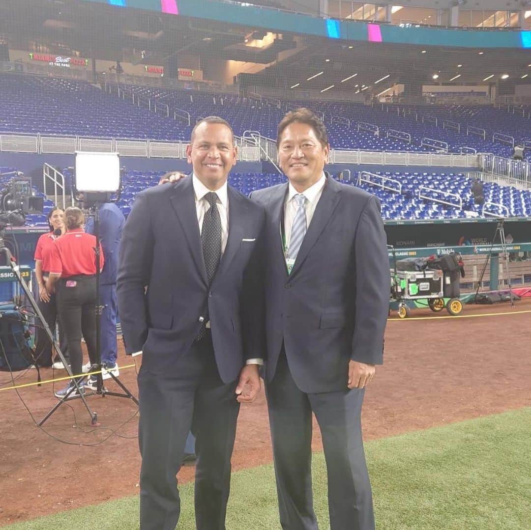 佐々木主浩のインスタグラム：「Reunited with my teammate  #alexrodriguez」