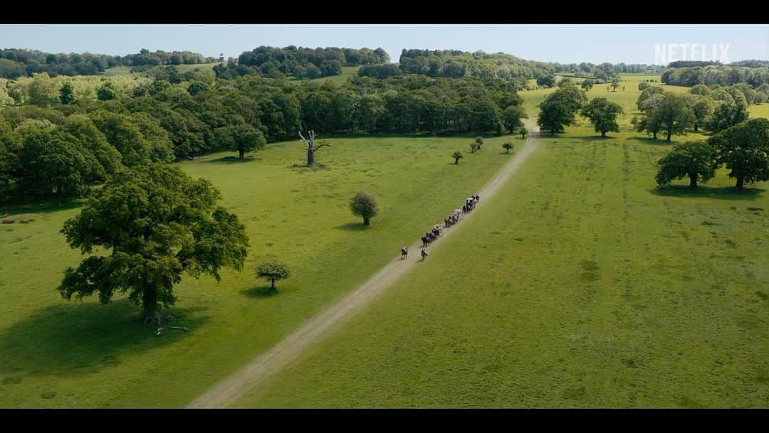 トム・ベリカのインスタグラム：「Here it is…newest trailer. Coming soon!! May 4th #queencharlotte」