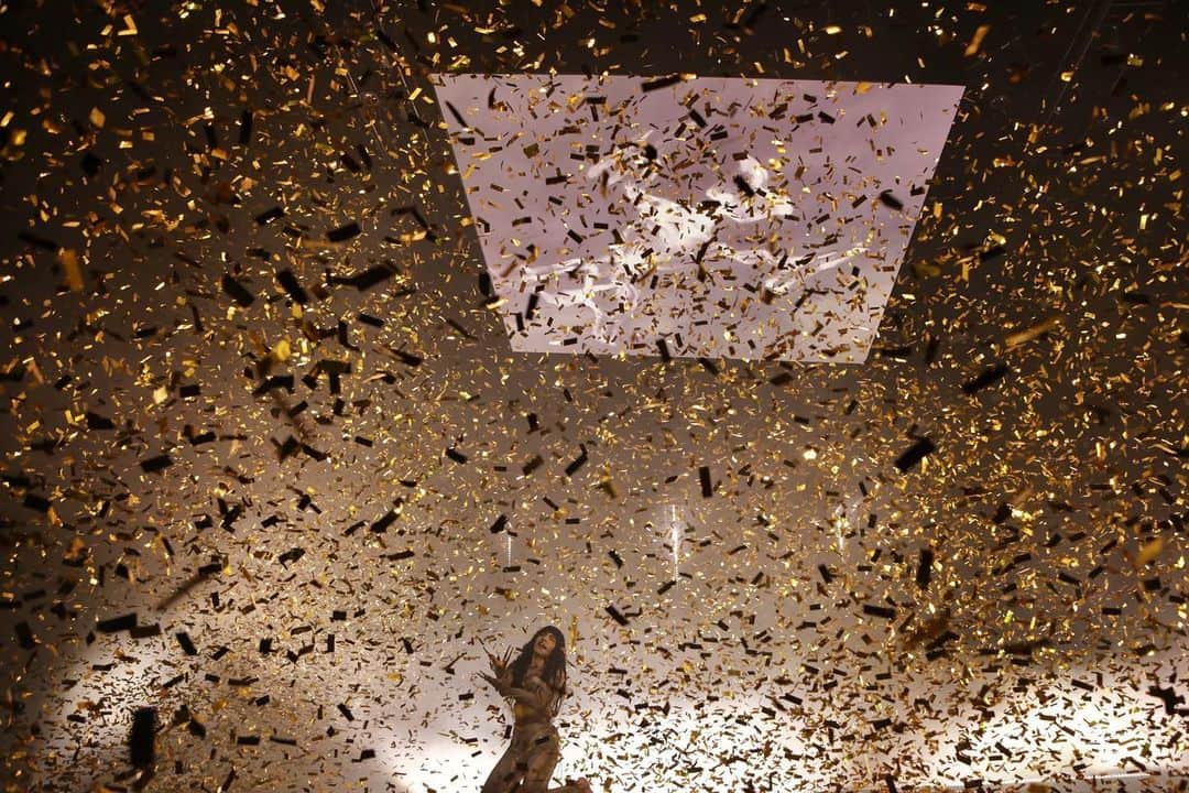 ロリーンのインスタグラム：「It has taken some time for me to digest and take in all that has happened over the last few weeks. The love I have received from you all has been out of this world – you guys have made this possible. And this is only the beginning of the journey for us - together . Light and love is on its way. ❤️ ⠀⠀⠀⠀⠀⠀⠀⠀⠀ ⠀⠀⠀⠀⠀⠀⠀⠀⠀⠀⠀⠀⠀⠀⠀⠀⠀⠀ Foto: Alma Bengtsson」