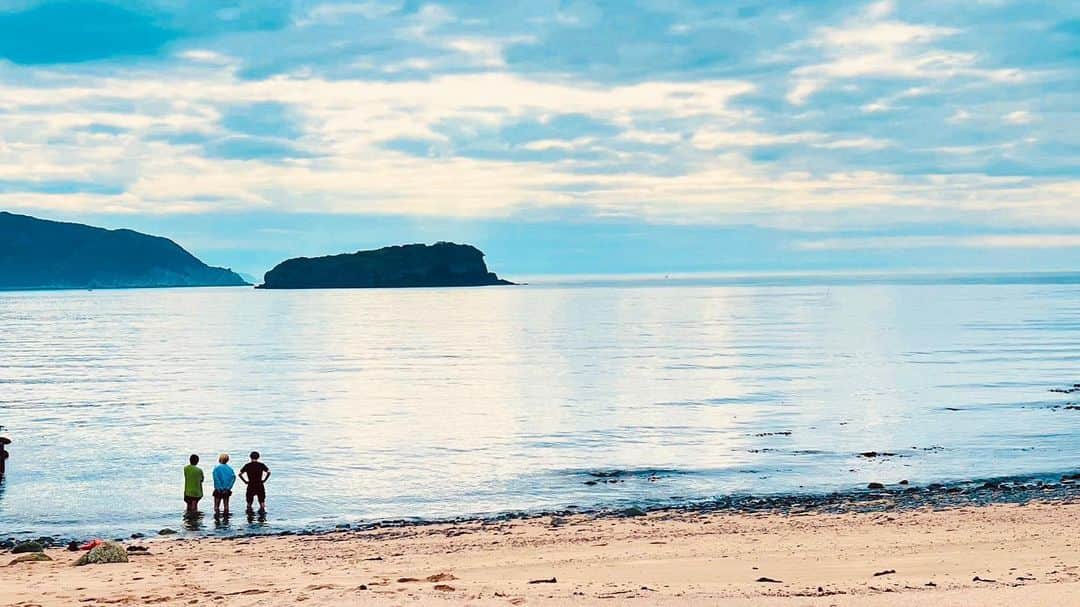 猪野広樹のインスタグラム：「休演日は、人のご縁があり志賀島と玄界島へ。  綺麗な海と暖かい島の方々に癒されました。 皆様ありがとうございました！  残り5公演。駆け抜けます！」
