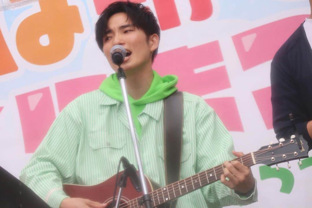 のインスタグラム：「#おは朝さくらまつり 参加できて幸せ！ありがとうございました！  弾き語りどうだったでしょうか？ 来週でおは朝卒業になりますが、イベントに出演できて最高でした！ 26日まであるから皆んな是非行ってねー✨  #おはよう朝日です #おは朝」