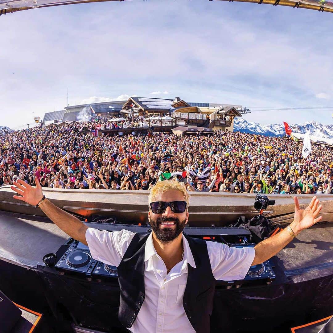 R3habのインスタグラム：「Tomorrowland Winter that was amazing 🔥 can't wait for my b2b with W&W on Friday!!!」