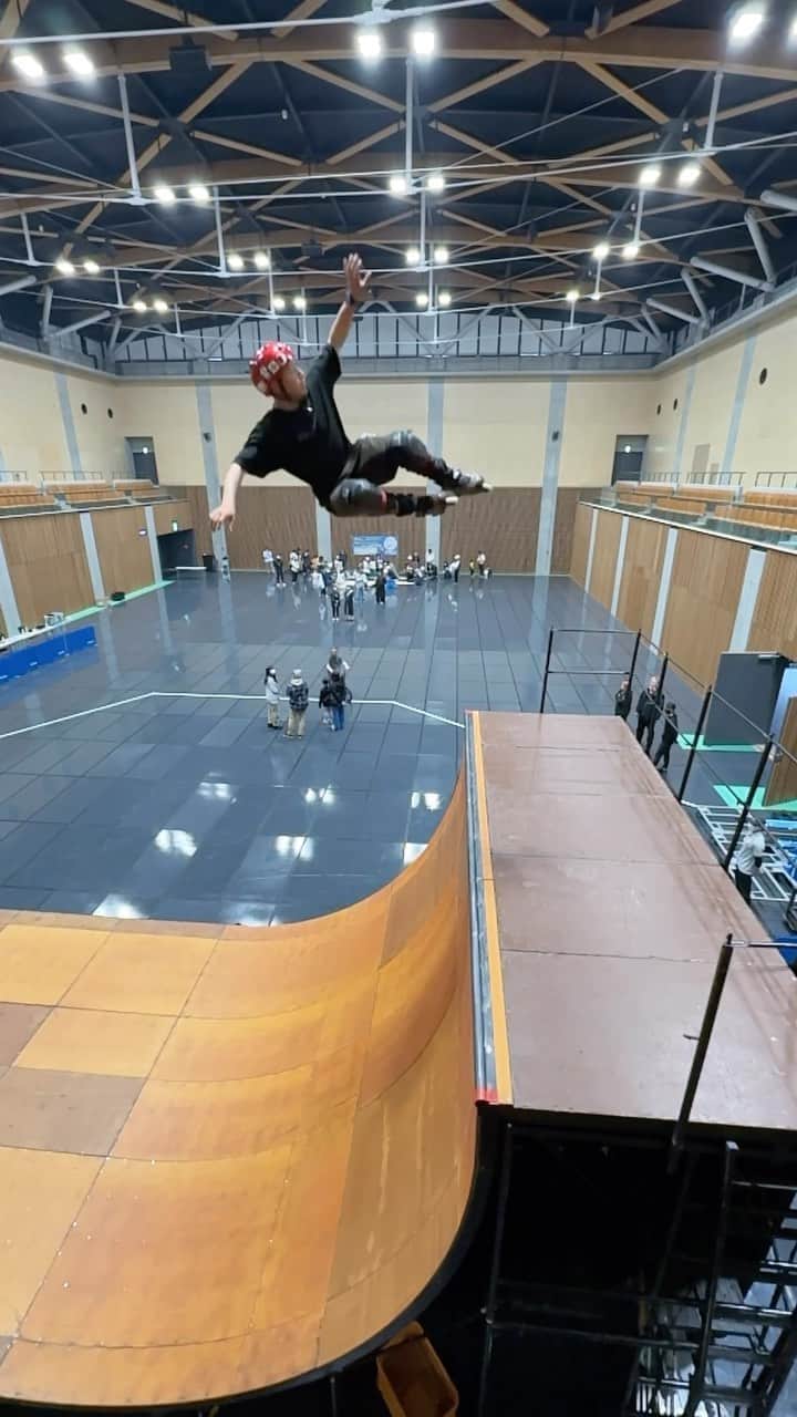 安床武士のインスタグラム：「I made it🙌 また1つタッチした場所の思い出が増えました！ 組み立て時間2時間の移動式とは思えない安心感があるランプ！ @goodskates_inc   🎥 @natsu.yasui   @usdskates  @undercoverwheels  @lzbn_official  @papasu1048  @sport_sunchlorella   #usdskates #usdaeon #aeon68 #yasutokoaeon #undercoverwheels #rollerblading #blading #inlineskate #roller #rollerfreestyle #vert #インラインスケート #ローラーブレード #ローラーフリースタイル #takeshiyasutoko #安床武士」