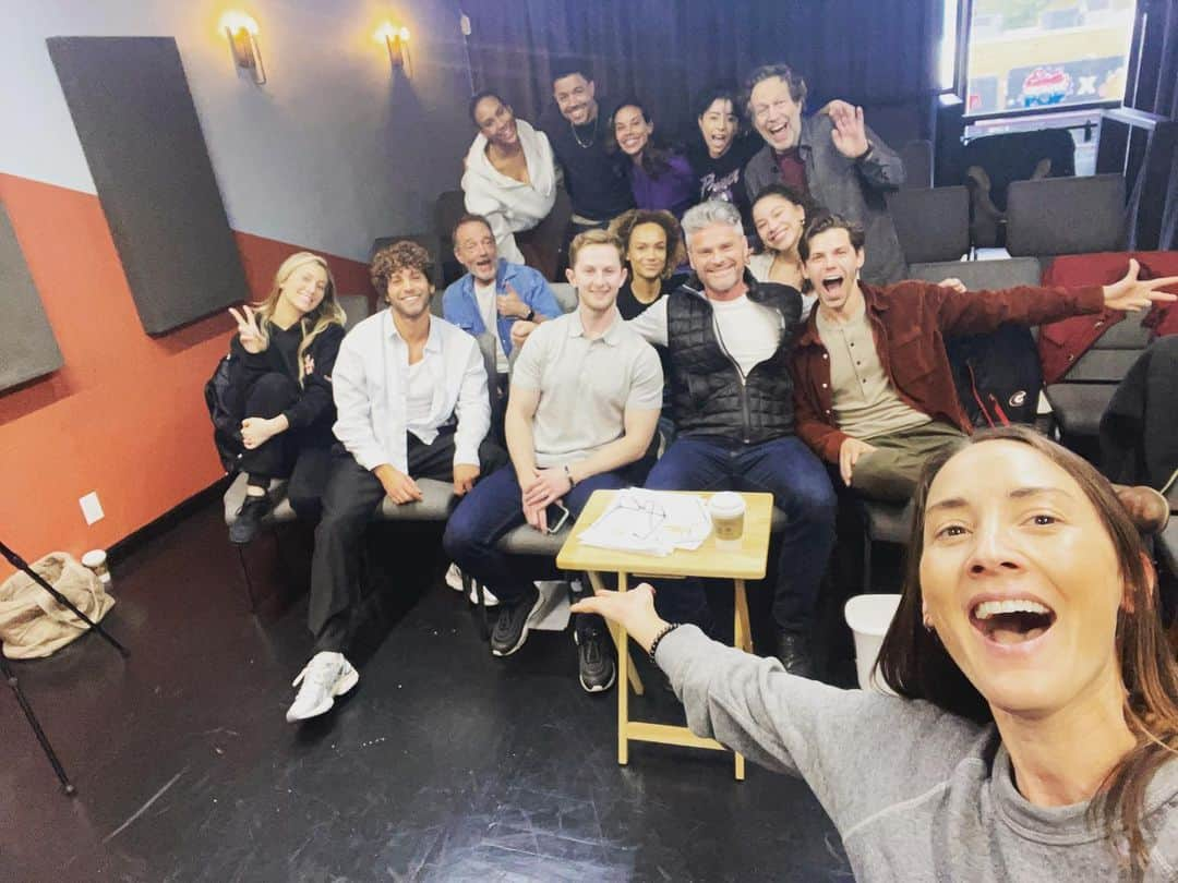 ブリー・ターナーのインスタグラム：「First session complete! I love teaching! Working with talented actors and collaborating on the craft truly fills my cup! Onto the next session…🍎 @thescreenacting.studio」