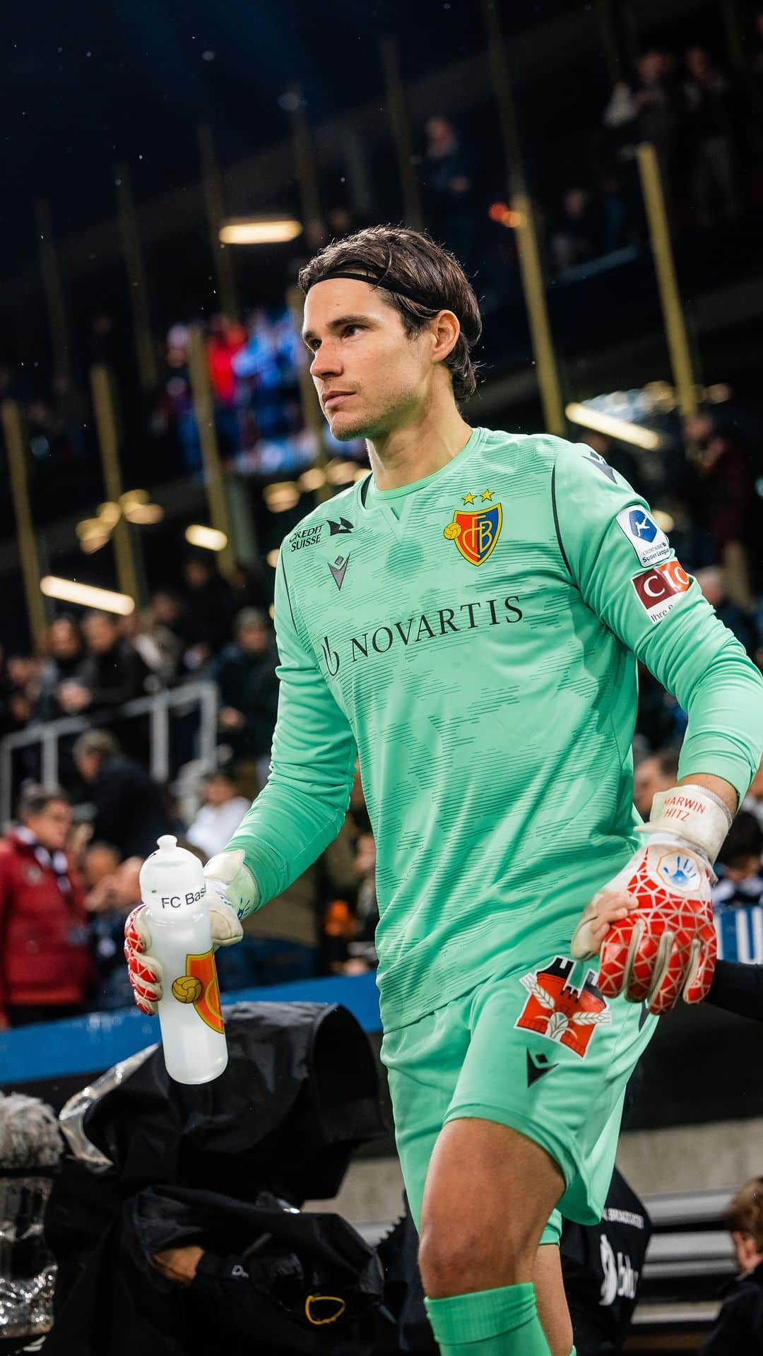 マルヴィン・ヒッツのインスタグラム：「💥 𝐇𝐞𝐫𝐞 𝐜𝐨𝐦𝐞𝐬 𝐭𝐡𝐞 besti Goalie vo dr Liga 💪   #FCBasel1893 #MirSinBasel」