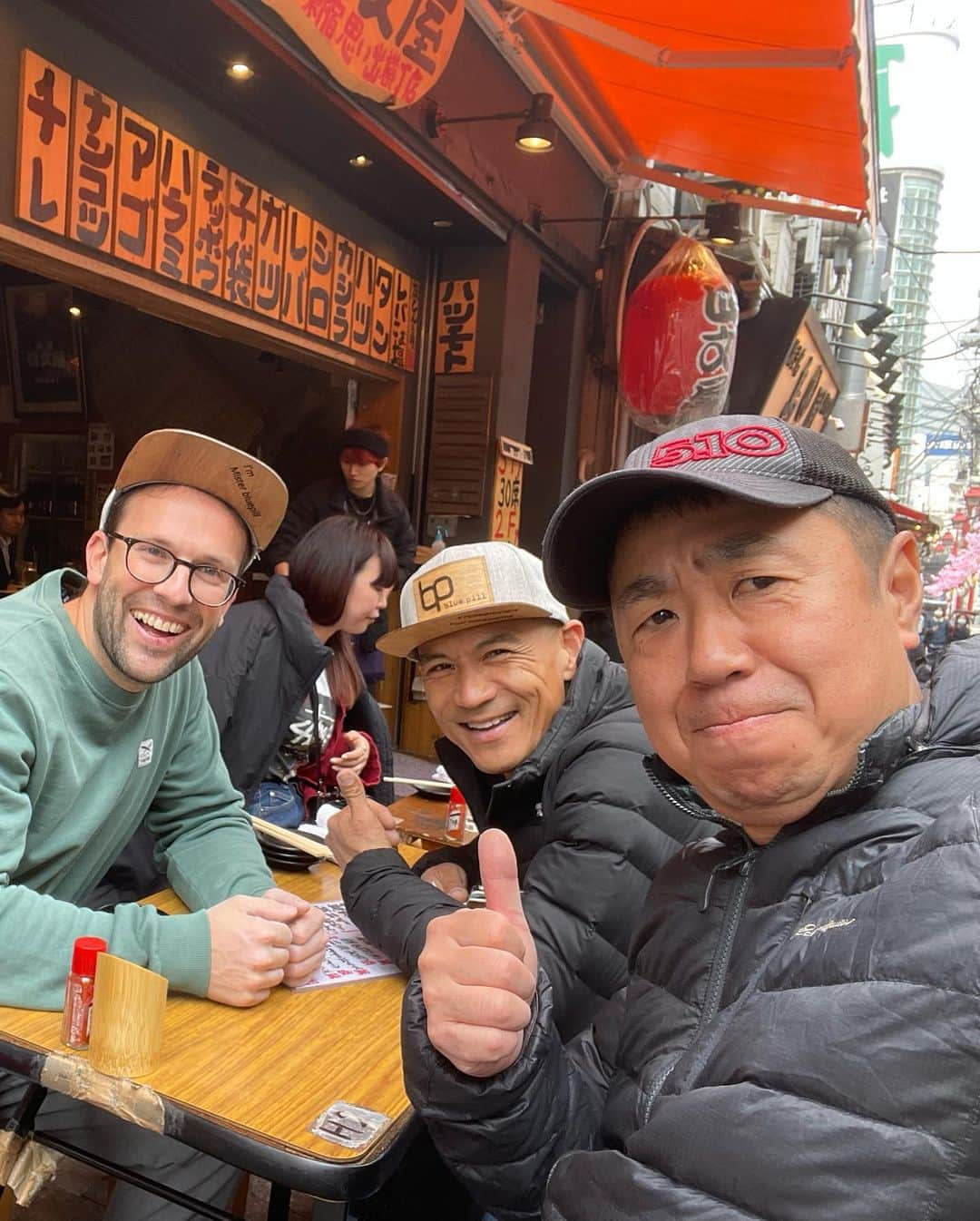 平山ユージさんのインスタグラム写真 - (平山ユージInstagram)「Mister BP @bluepillclimbing coming to Japan last week. And we spent a little moment in Tokyo🗼and @urban_basecamp_shinjuku  And another day of after 6 I had good session with @kimi.boo29 ✨✨👍👍 always great people around at Base Camp 🍻🍻thanks for having great session and the movie 🎥   Movie @maechan82kgclimber and @kimi.boo29   Hopefully @wetzel_joseph had great time in very short visiting Tokyo✨✨🍻🗼 #tokyo #想い出横丁ランチ #ベースキャンプ新宿」3月24日 11時41分 - yuji_hirayama_stonerider