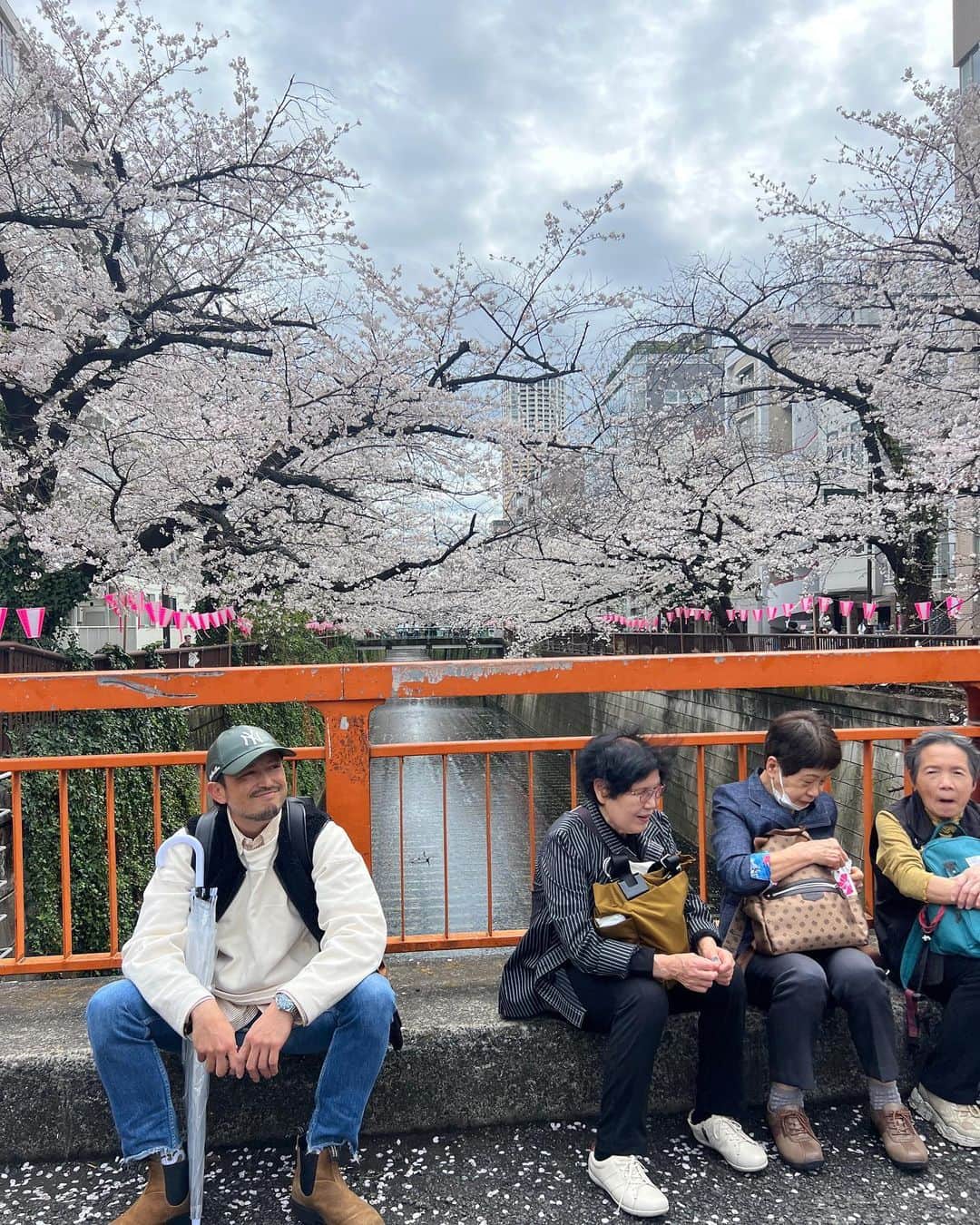 池内博之さんのインスタグラム写真 - (池内博之Instagram)「花見🌸  お姉様達からの掲載許可済みです。」3月24日 11時34分 - hiroyuki.ikeuchi