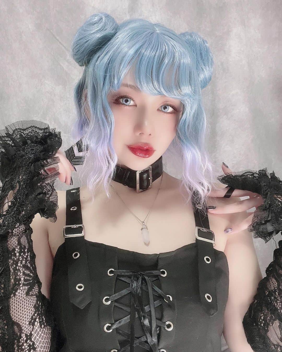 玉樹るいのインスタグラム：「ツインお団子☺️  #selca #コスプレ #ゴスロリ #black #gothic #gothicstyle」