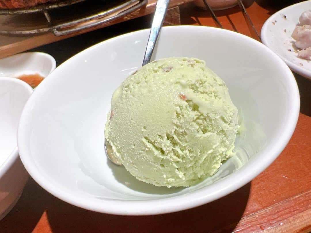 halcaさんのインスタグラム写真 - (halcaInstagram)「ピスタチオアイス🍨💚  おいしすぎた！！ おかわりした🤣  自分の美しいと思うことを信じよう  #halca #ハルカメシ #ピスタチオアイス #pistacchio」3月24日 3時23分 - halca.77