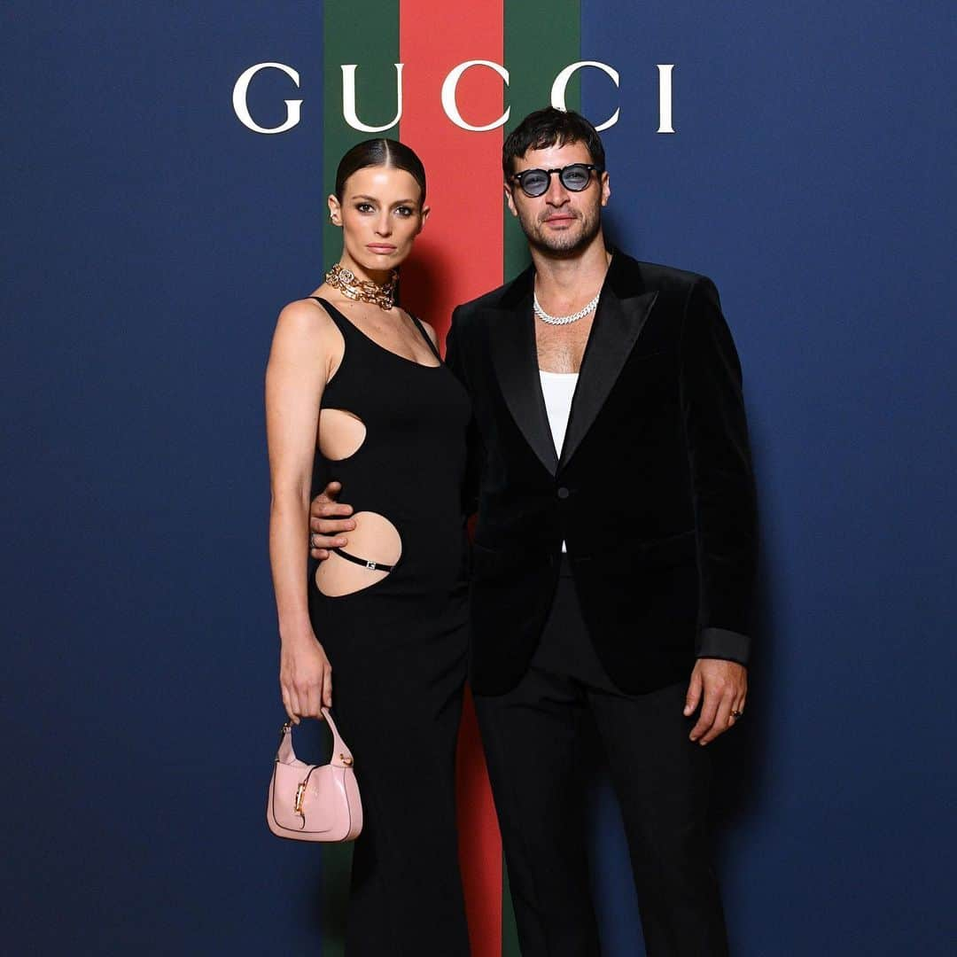 フラヴィア・ルチーニのインスタグラム：「De ontem no jantar incrível da @gucci, inauguração da nova loja no @jkiguatemi. Uma noite pra nunca esquecer, com um abraço em forma de música e aconchego na voz de @gilbertogil @bemgil e @josegilm ❤️ muitos encontros and fire on the dance floor 🔥  Grazie mille @vitorsouza___ @federico_turconi  Fotos de @luprezia  Makeup @iamrenato」