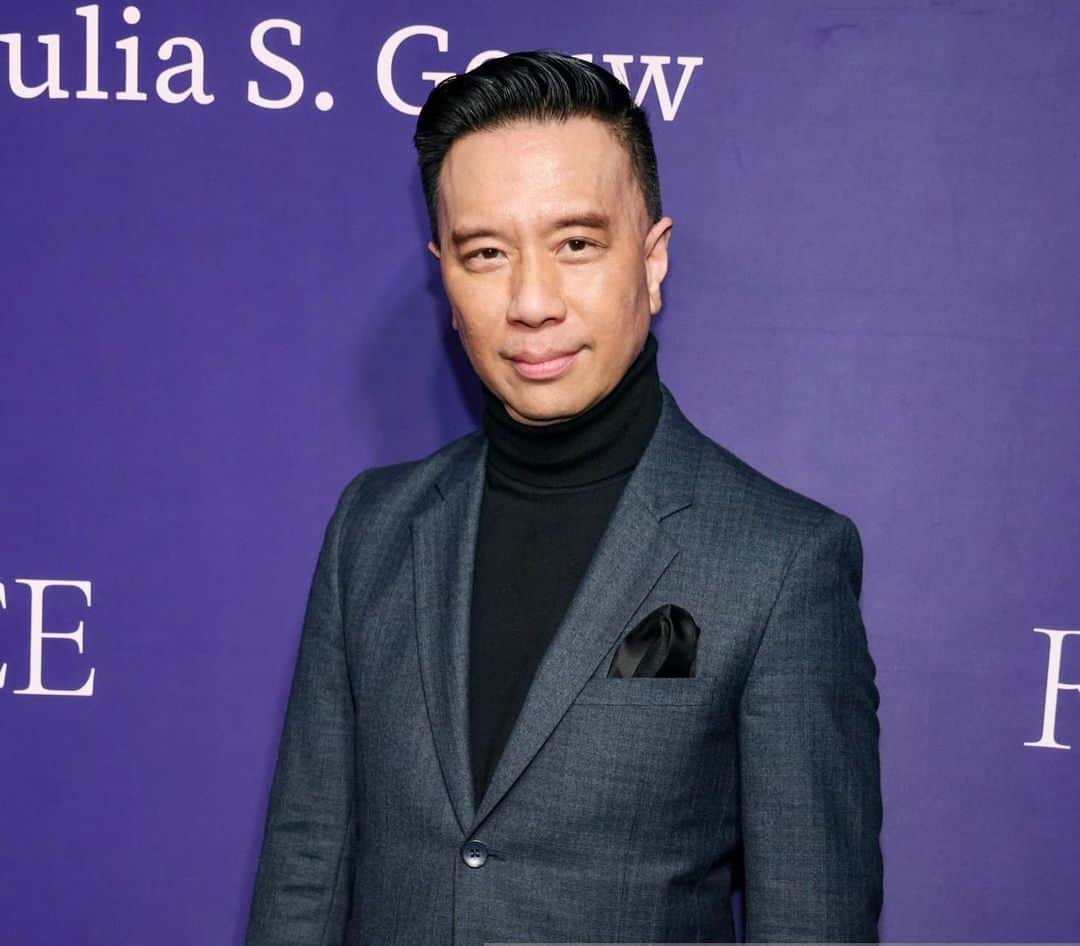 レジー・リーのインスタグラム：「Oh what a night @capeusa !!!! 🙌🏽🙌🏽🙌🏽  Celebrating API Women and Non-Binary Achievements in Entertainment. Incredibly uplifting and inspiring and much-needed evening hosted by the amazing @capeusa at their Inaugural Radiance gala.  Happy to be there to support my legendary #tvwife @mingna_wen receive the Inaugural Luminary award from @merledandridge .  Not to mention having a blast with my buddies @vrodrigueziii @yongchavez @gtongi @ajrafael @alyssarafael and @biancanepalesgervacio .  Thank you @capeusa and @michsugi for an inspiring and much-needed evening of celebrating these talents.  Looking forward to more #Radiance galas and continuing to uplift and celebrate API Women and Non-Binary Achievements in Entertainment. 🙌🏽🙌🏽🙌🏽」