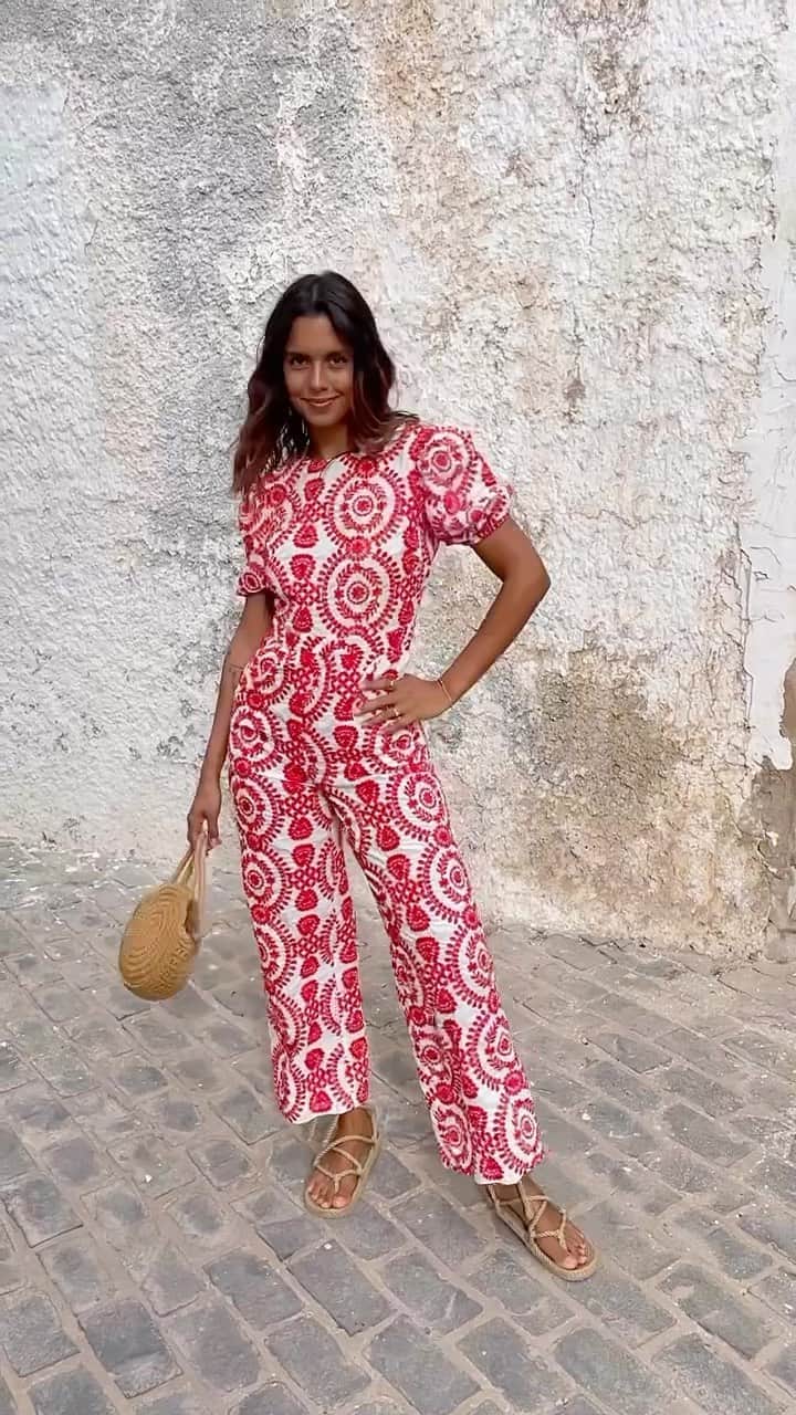 のインスタグラム：「Drop an emoji if you LOVE this print 🔥   Video credit @yasminee_amore   #SpirosLoveLetter #print #summerstyle #jumpsuit #holidaystyle #holidayoutfit #minidress #printoftheseason #ootd #fashionstyle #fashionblogger #fashiongram #vintage #love #styleinspiration」