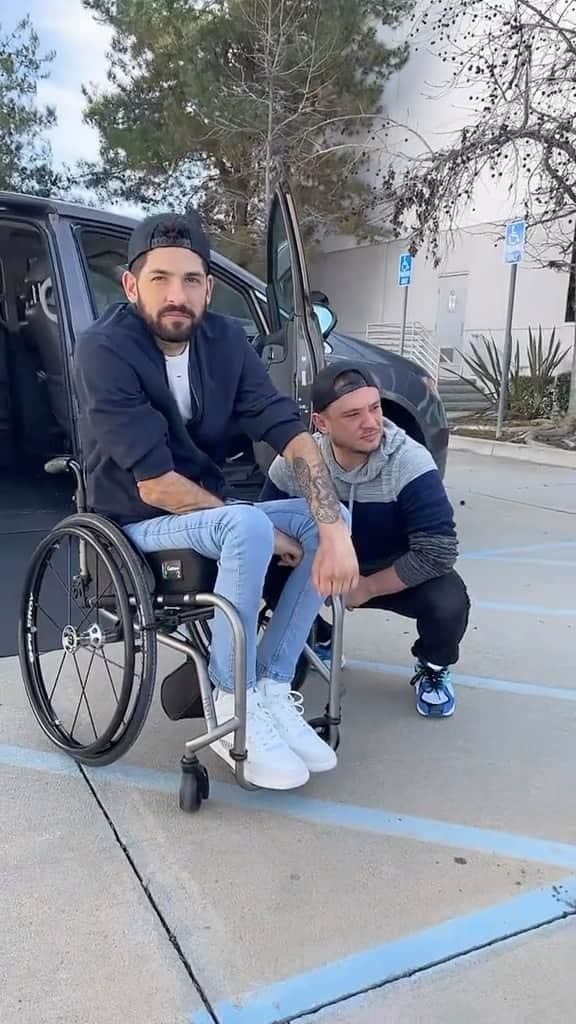 のインスタグラム：「Best friends looking good in their LA Gear Flame and Catapult #sneakers 👟 @garrettjasongreer @troymeetsworldd #LAGear #LAGearStyle #kicks」