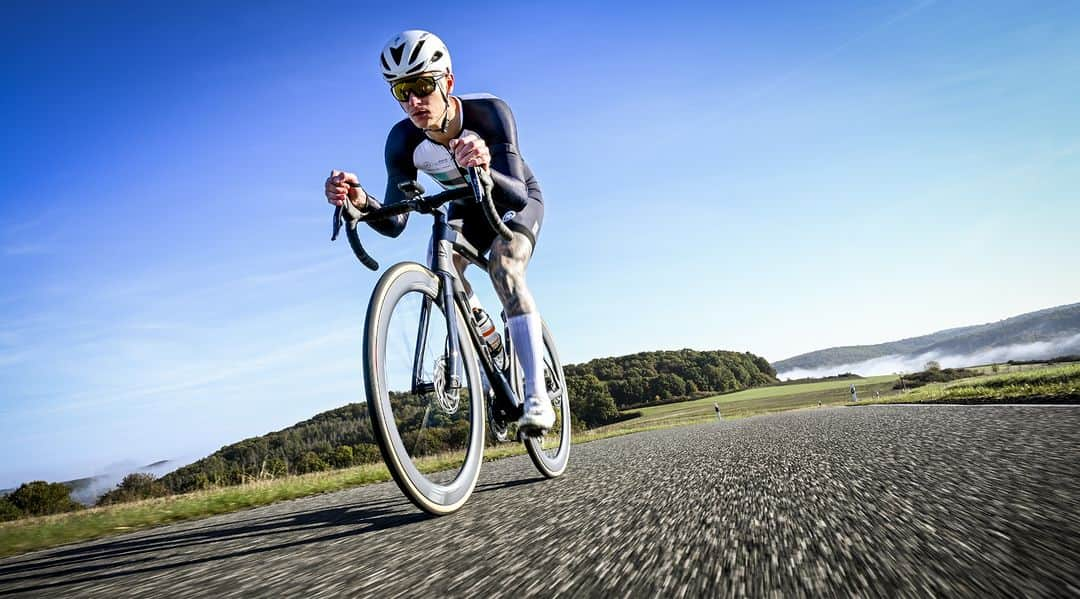 Fuji Bikesさんのインスタグラム写真 - (Fuji BikesInstagram)「Did somebody call for a superhero? Cuz we'll be there in a flash 💥 on the #fujibikes #transonic」3月24日 5時45分 - fujibikes