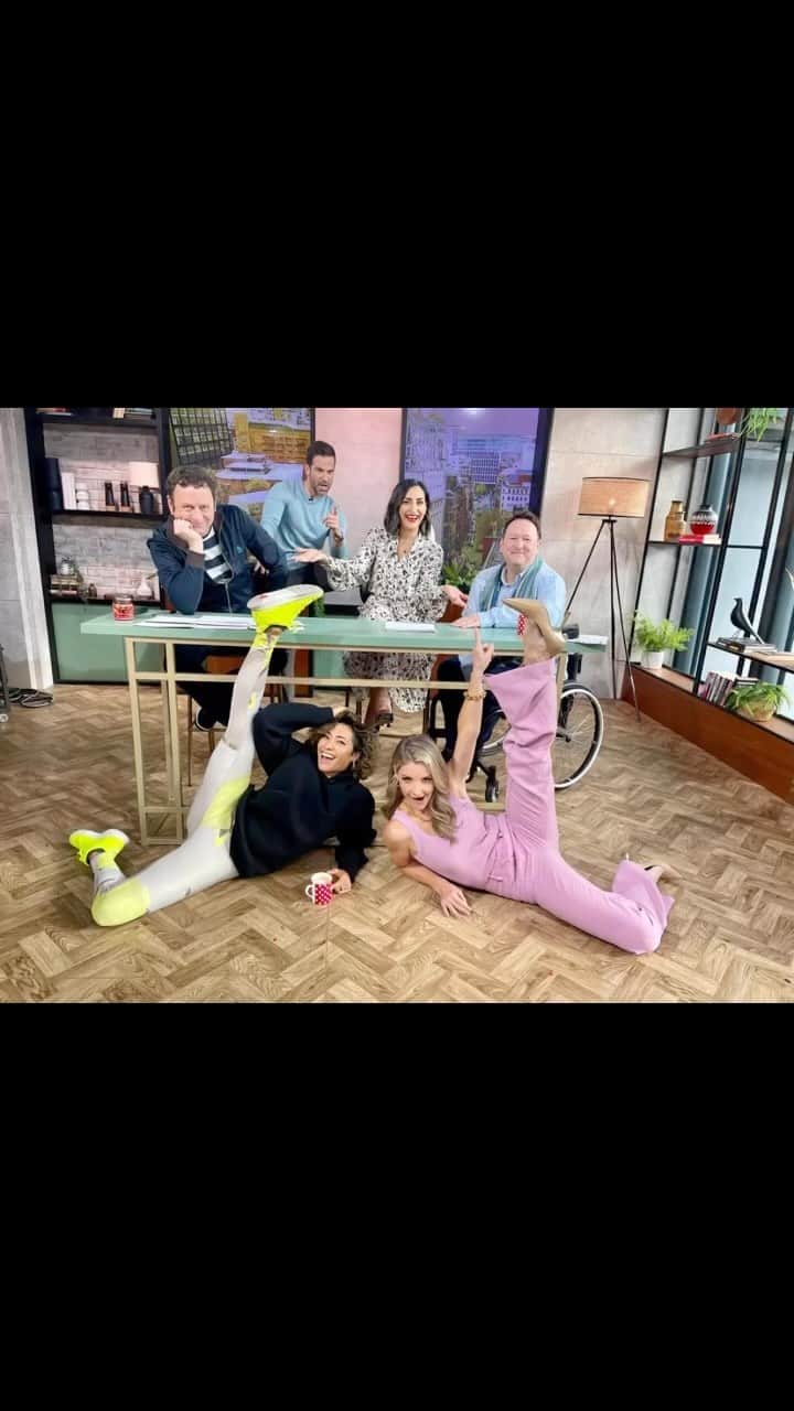 のインスタグラム：「Good people. Good stories. Nice to hear and need to know …. @bbcmorninglive #morningtelly #bbcone #morninglive」