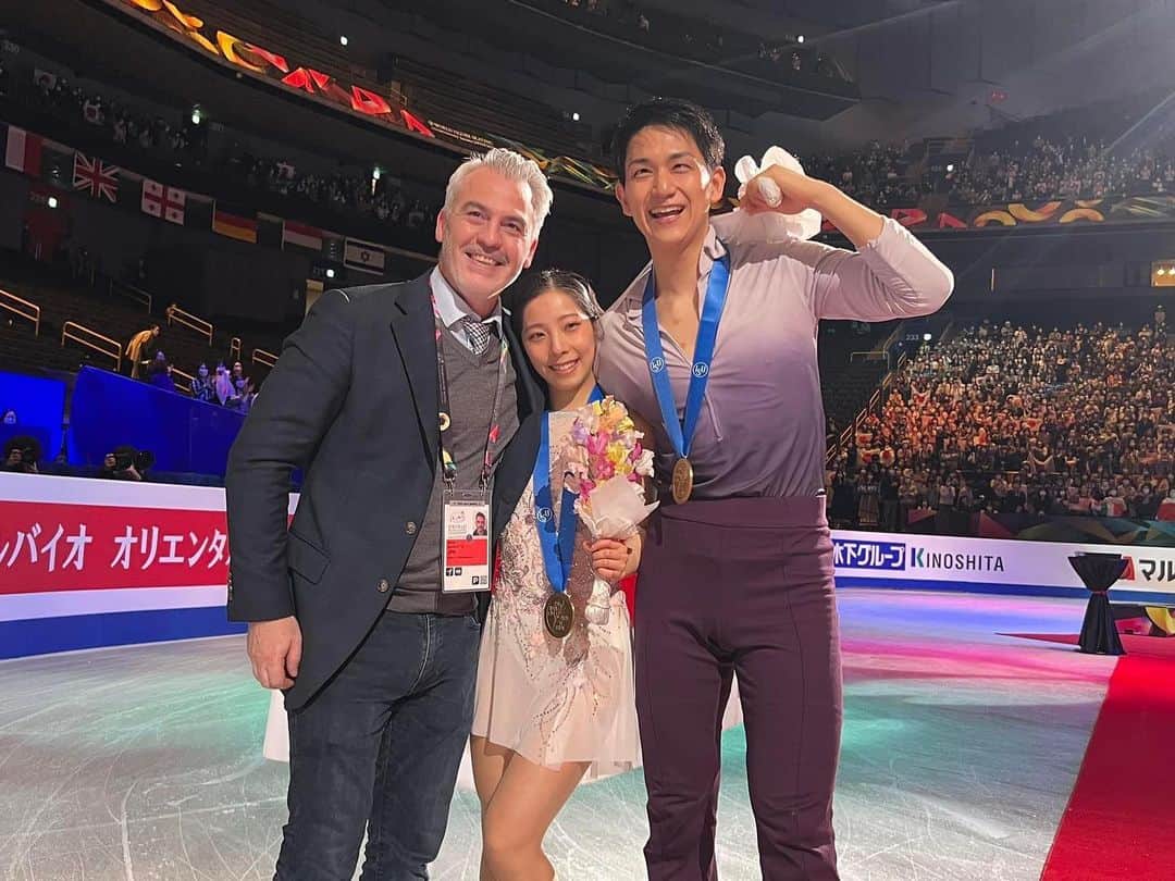 メーガン・デュアメルのインスタグラム：「Proud is an understatement. The best in the World.   These skaters are champions. They go to the rink daily and put their heads down and work. They aren’t distracted by any chatter around them. They treat skating like a job they absolutely love and they always do MORE then what it asked of them. This is what champions are made of.   And my husband, cheers to you for creating your second World Champion Pair Team. The best pairs coach in the World, right here in Oakville. Skating in Canada (and obviously Japan) is lucky to have you.」