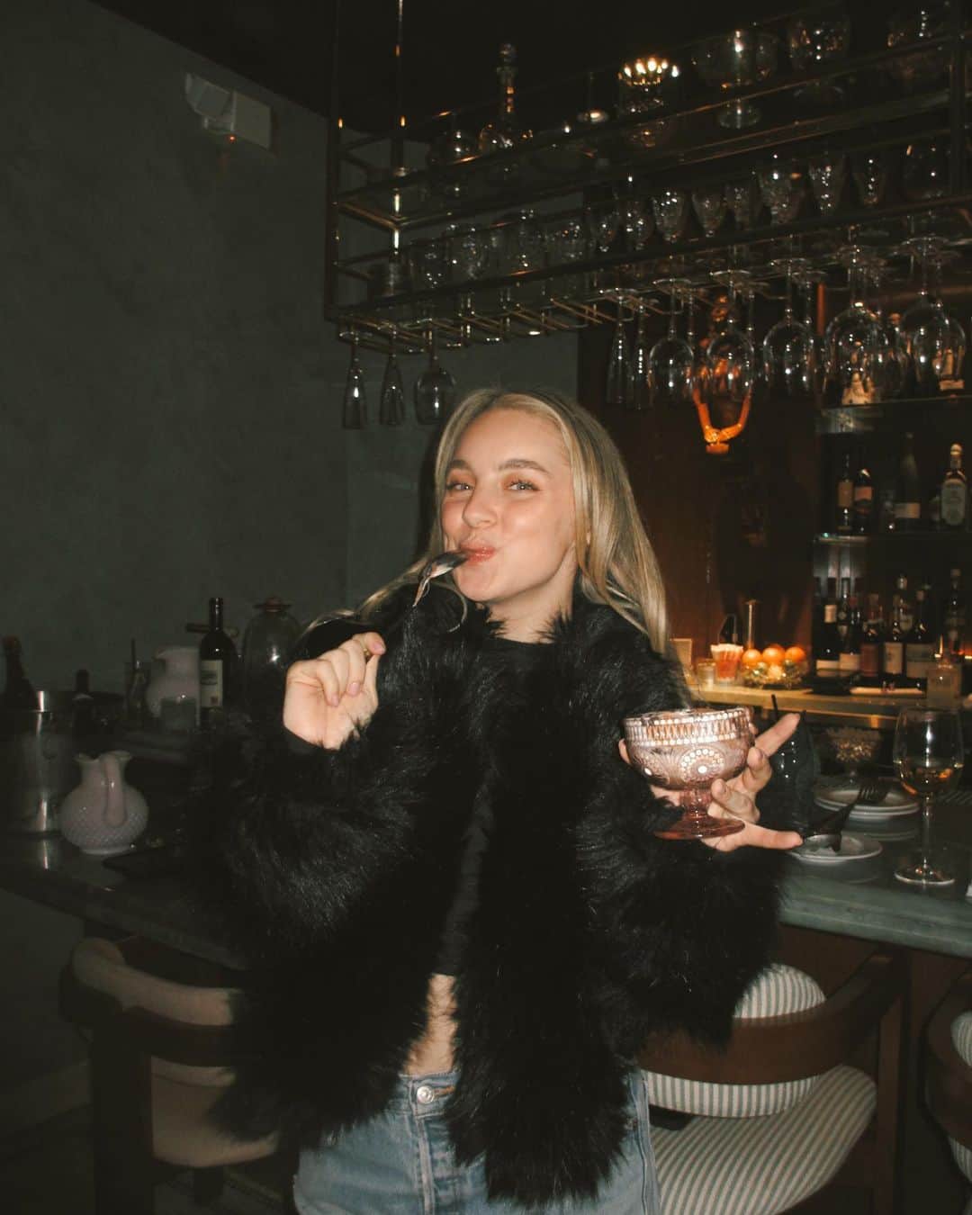 アレクサ・ロジーのインスタグラム：「very few things i love in this world more than @saiebeauty & seafood  1. thriving off the home made soft serve  2. 10/10 seafood platter!! oysters, shrimp cocktail!! salmon crudo!! tuna! 3. caviar roll!!  4. tin fish with gjusta bread and creamy butter  5. unreal soft serve  6. i usually hate white wine but this was buttery and YUMMY!!! @saltiegirlla is unreal!! a must!」