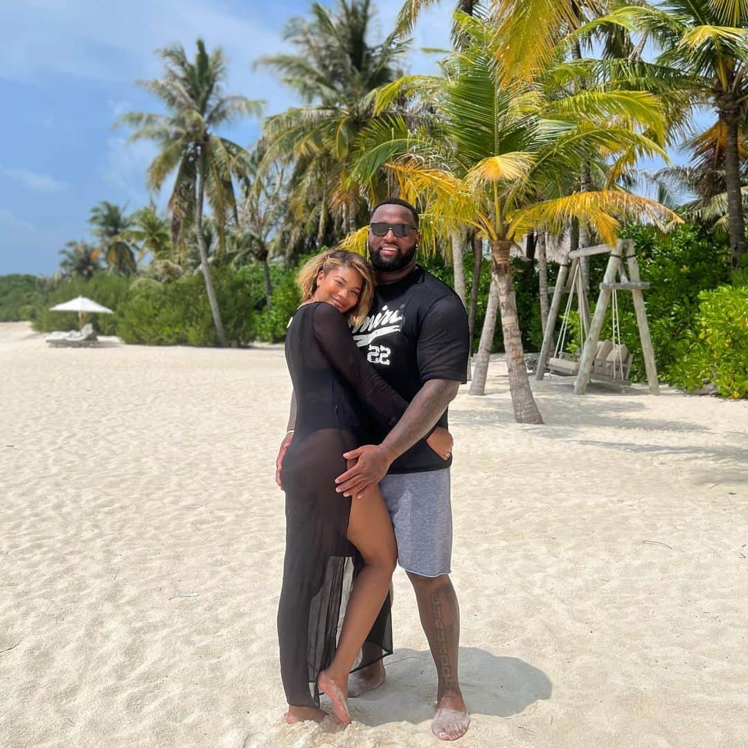 シャネル・イマンのインスタグラム：「Happy place 😊❤️ @discoversoneva #discoversoneva   #experiencesoneva  #sonevajani #maldives ♾️」