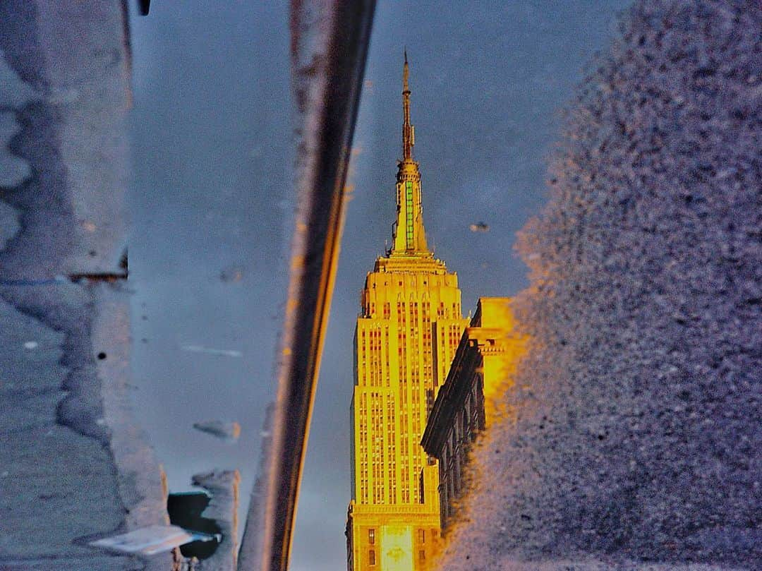 Robert Clarkさんのインスタグラム写真 - (Robert ClarkInstagram)「#EmpireState on a gloomy day」3月24日 6時36分 - robertclarkphoto