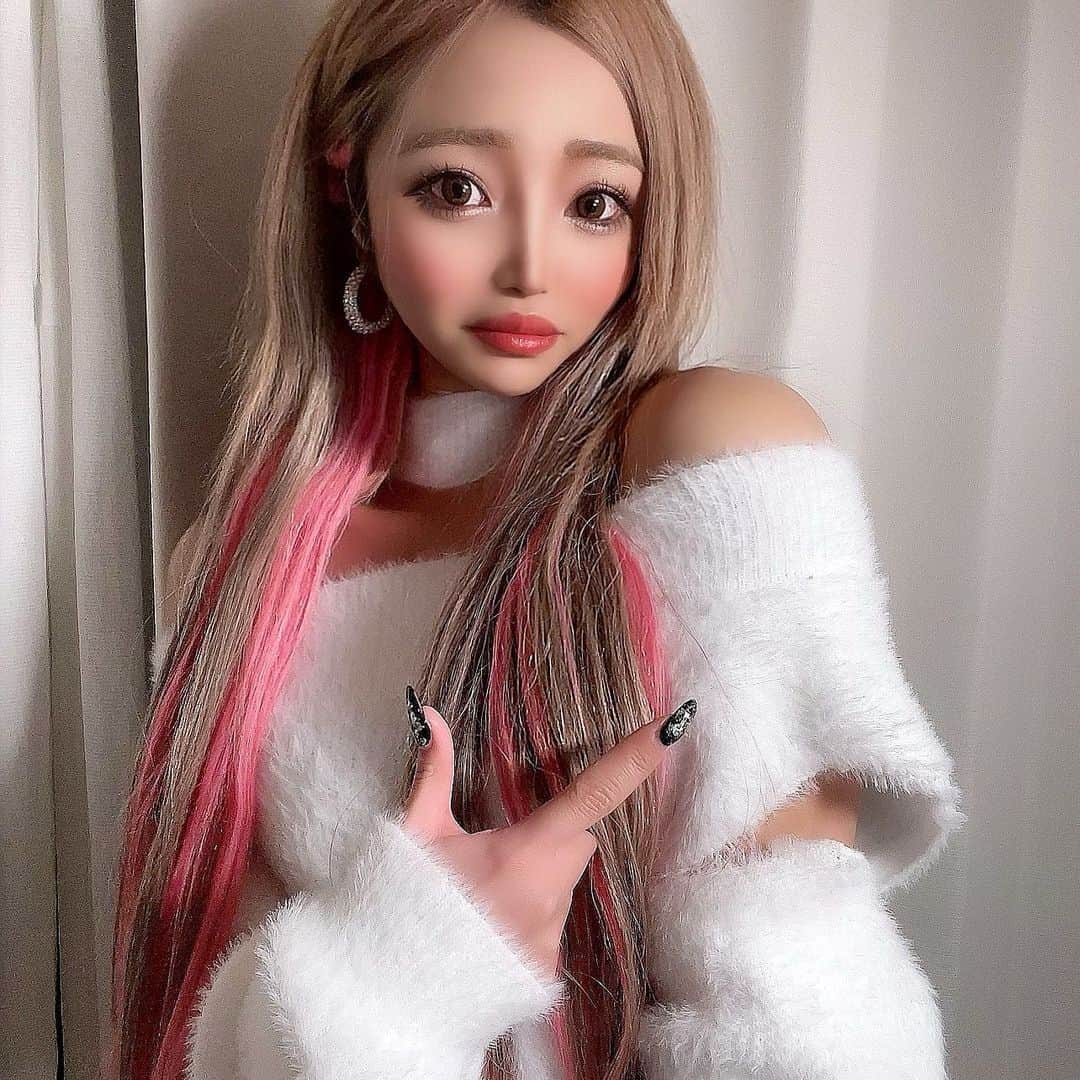 MII MAMAのインスタグラム：「. . . 初見で着た服が破れた記念日🫶🏾💗 . (あかんやろwww) ------------------------------------------ 🔎White Style mi mama 良かったらチャンネル登録お願いします🙇🏽‍♀️ #YouTube#ユーチューバー#主婦ユーチューバー#MIIMAMA#チャンネル登録お願いします#2児ママ#年子ママ#ギャルママ#ぎゃるまま#アラサーママ#アラサー#30代#30代ママ#ホワイトインテリア#モノトーンインテリア#シンプルな暮らし#収納#ホワイト収納#イチナナ#イチナナライバー#専属ライバー#主婦ライバー#17LIVE#主婦YouTuber#ママYouTuber#ママライバー#幼稚園ママ#小学生ママ」