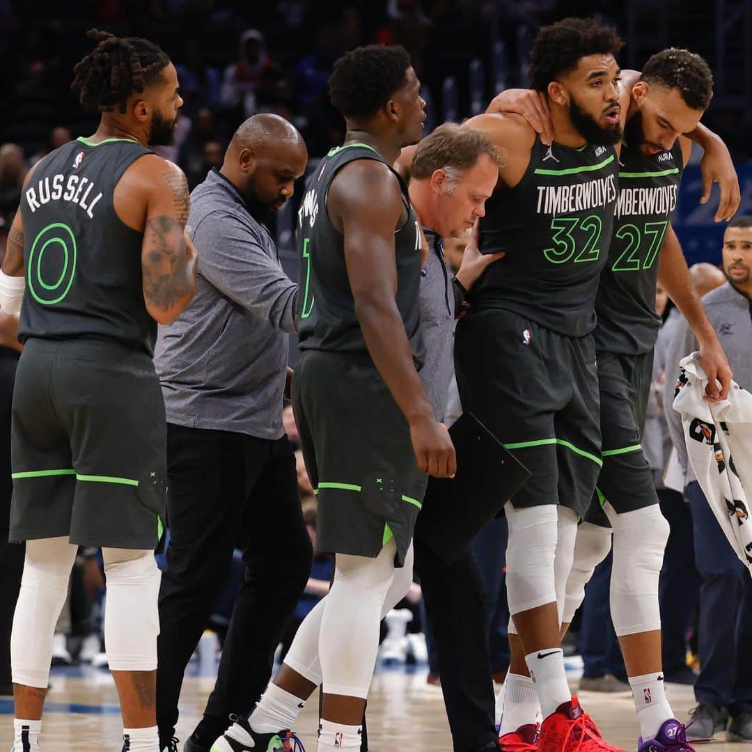 カール＝アンソニー・タウンズのインスタグラム：「114 Days, 52 games later….  WE BACK!」