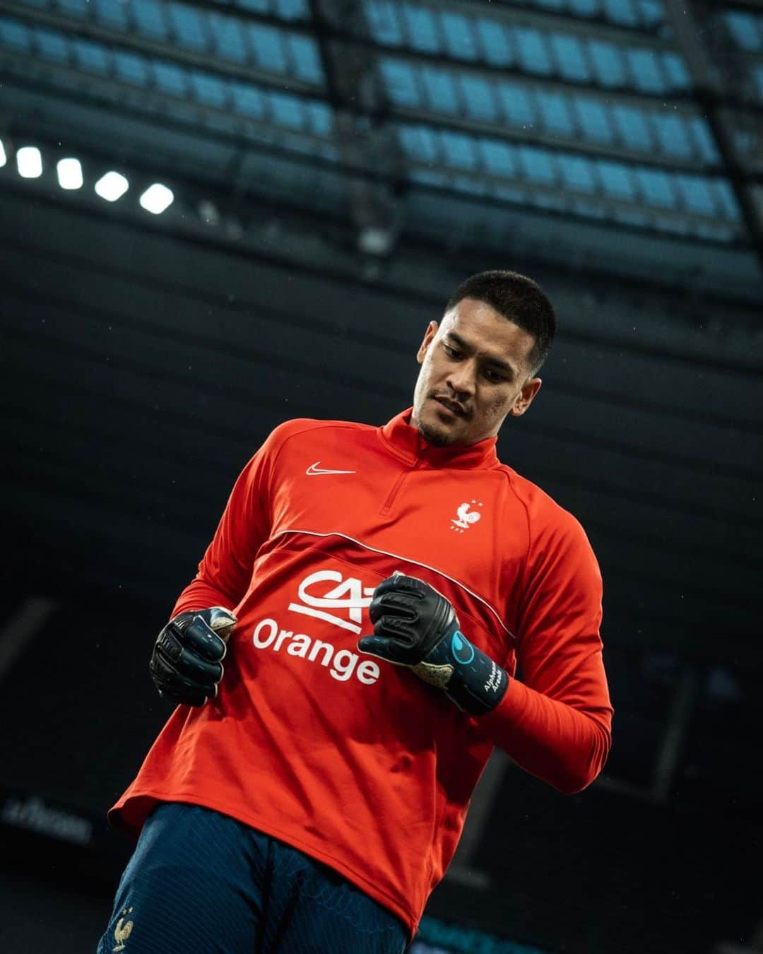 アルフォンス・アレオラのインスタグラム：「𝚅𝚎𝚒𝚕𝚕𝚎 𝚍𝚎 𝚖𝚊𝚝𝚌𝚑 🧤🇫🇷 @equipedefrance #fiersdetrebleus」