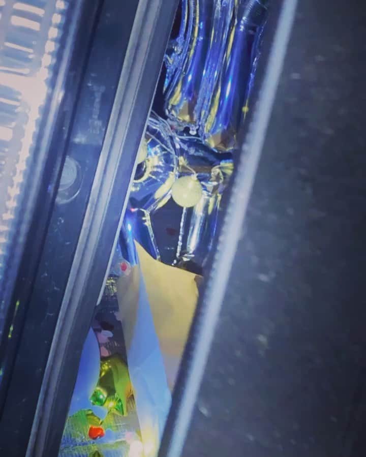 CHOCOのインスタグラム：「3月23日は凌のお誕生日🎂 おめでとう🎉隣でお祝い出来て本当幸せだっ🥹💕 お祝いするのは今回で2回目だね💕 昨日に限って暴風過ぎて飾り付けめちゃんこ大変だった笑 何回風船追いかけに行ったか分からんもん笑 でも、ちゃんと成功出来て喜んで貰えたから頑張って良かったし、ふかも嬉しくなっちゃった💕 来年の誕生日は、ベビたんも大きくなってるのか🥹💭 3回目の誕生日どーしよっかな💭」