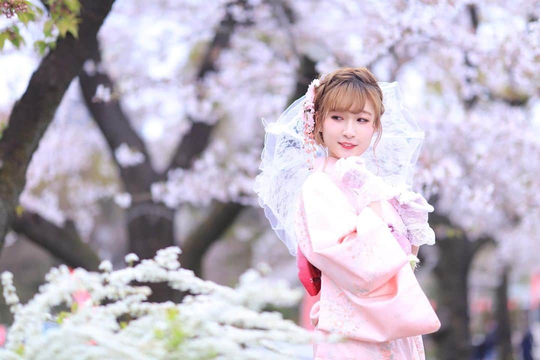 舘林佳史のインスタグラム：「桜ドラマティックフォト✨ 着物が良くに合います☺️💓  誰でも物語の主人公になれるをキャッチコピーに ドラマや映画の物語のワンシーンの様なDramaticStoryPhotと言う名前で活動作品作りをしています。  大好評のドラマティックフォトのご依頼はこのクオリティーで30000円〜(ほぼ諸経費)で受け賜わっています)^o^(   たった一枚の写真で人生が変わる‼️  モデル宣材撮影 コンポジ Book作り プロフィール撮影 ブライダルフォト記念撮影 衣装レンタル 成人式 着物 ドレスロケーションフォト スチール サロンモデル撮影 写真集等撮影のご依頼何でもお気軽にお問い合わせDM下さい✨📩   ༚┈❁┈༚༝༝༚┈❁┈༚༝༝༚┈❁┈༚༝༝༚┈❁┈ ༚༝༝༚┈❁┈   #桜　#着物　#浅草　#着物撮影　#フォトジェニック　#ドラマティックフォト　#インスタ映え　#作品作り #撮影依頼　#シューティング　#撮影依頼募集中 #ファインダー越しの私の世界 #写真を撮るのが好きな人と繋がりたい  #ストロビスト　#モデル募集 #モデル」