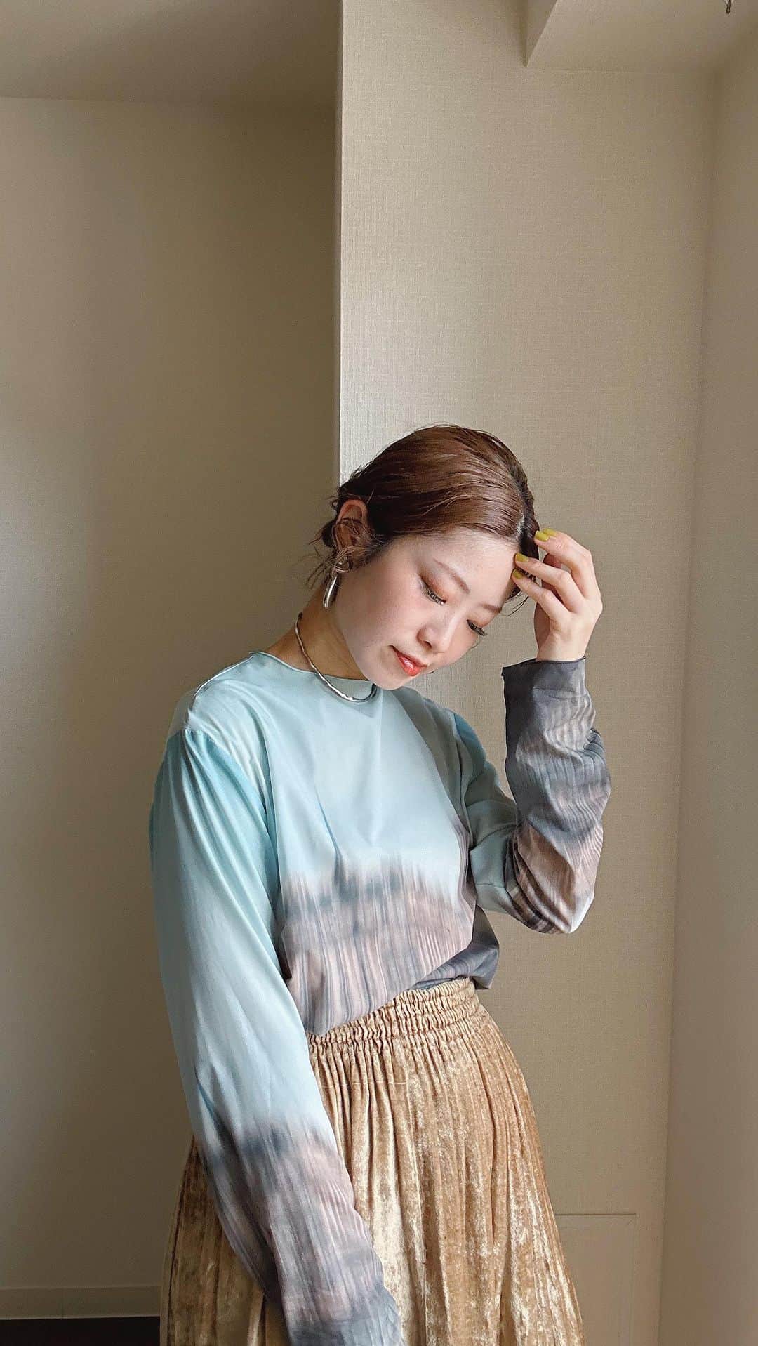 和田美由紀のインスタグラム：「おはようございます🥰🫶🏻 この曲が聞きたくなる季節🌸🌸 今週は天気優れない時が多かったですが、そんな中でもご来店頂きありがとうございます🥺 久屋大通はすでに葉桜になりかけてますが 今年は早く感じますね👶🏻 そして4月もすでにご予約たくさんありがとうございます✂️ ご予約お取りしにくくなってきておりますのでお早めにご確認下さいませ💕 いつもありがとうございます☺️  #ボブヘアアレンジ #スタイリング #セルフアレンジ #ヘアアレンジ　 #hairarrange  #lorensalon #kostkamm」