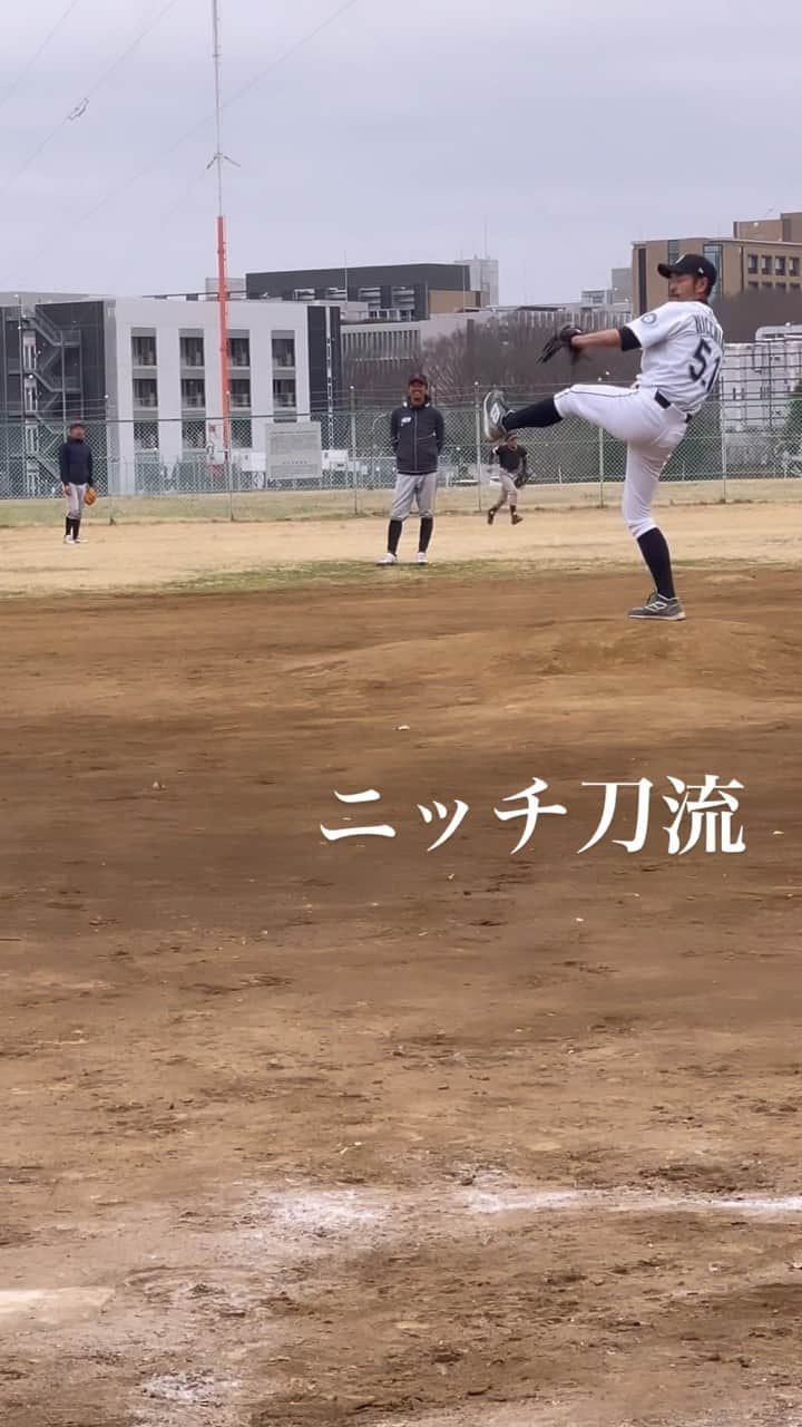 ニッチロー'のインスタグラム：「メジャー球、メジャーのマウンドじゃないけどアジャストして投打で結果を出す これぞニッチ刀流。  #二刀流 #ニッチ刀流 #少年野球 #和光五小ファイターズ  #ピッチャー #野球 #ベースボール #マネナーズ #ニッチロー  #baseball #pitcher #twowayplayer  #nicchiro」