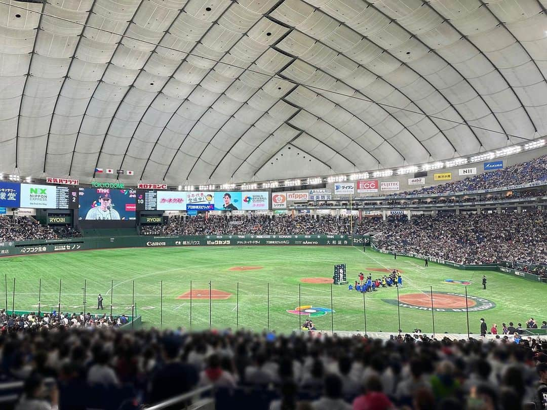 布施宏倖のインスタグラム：「【WBC2023】 14年ぶりの王座奪還。 感動をありがとうございました。 . 多くの人々の心と記憶に刻まれた 映画のような劇的なエンディング。 . 野球の楽しさ、スポーツの素晴らしさ を体験させてもらいました。 . そして、 夢を持ち、挑戦することの素晴らしさを教えて頂きました。 . 去年の7月に栗山監督にインタビューをさせて頂いてから あっという間に過ぎ、 今は夢のような時間が終わりとても寂しいです。 . また3年後。 侍ジャパンの新たな挑戦を皆さんと一緒に応援していきたいです。 . . #布施宏倖 #テレビ朝日アナウンサー #テレビ朝日 #アナウンサー #WBC #WBC2023 #ワールドベースボールクラシック #野球 #baseball #侍ジャパン #栗山英樹 #世界一 #王座奪還」