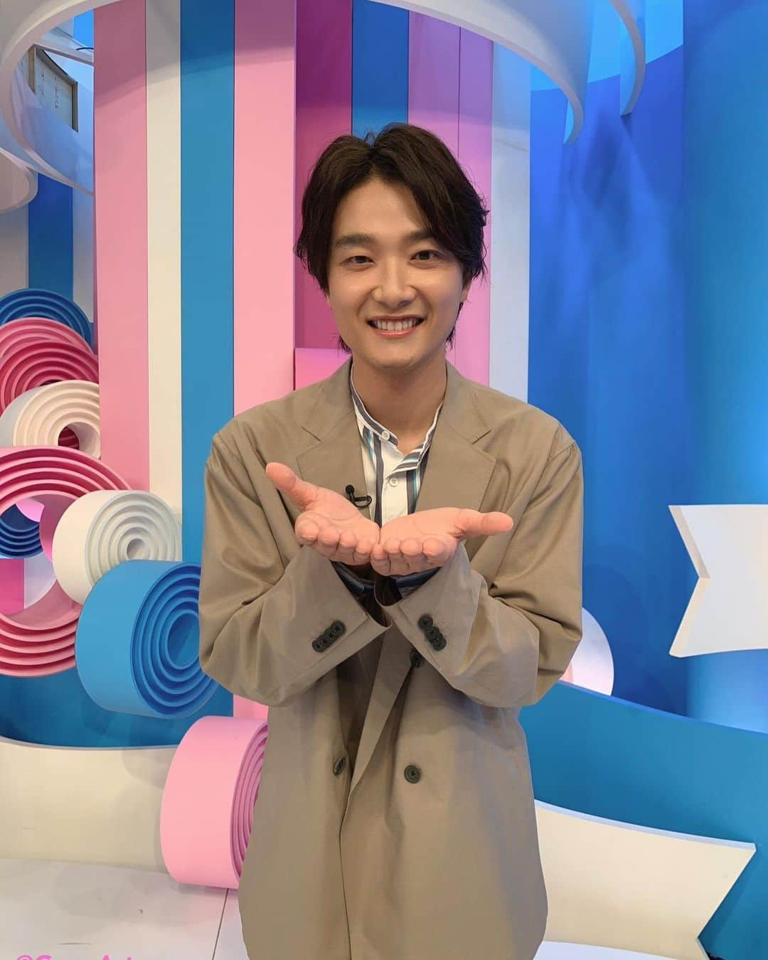 吉田ナオキのインスタグラム：「日テレ「zip!」  #井上芳雄 #スタイリング」